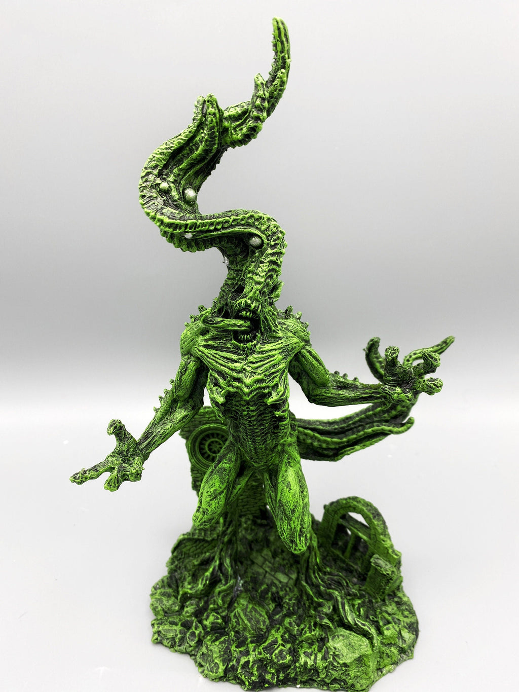 H.P. Lovecraft’s Nyarlathotep Statue, Hand Painted Sculpture | Cthulhu Mythos Monster Figurine | Lovecraftian Horror Decor and Gamer Gift