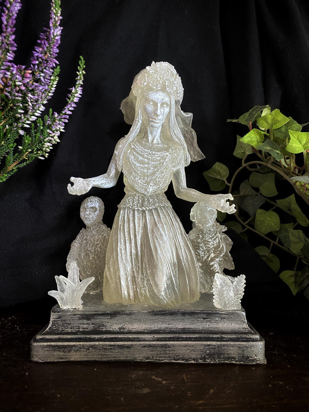 La Llorona, The Weeping Woman Statue, Hand Painted Resin Sculpture | Latin American Folklore Ghost Figurine | Dark Art for Spooky Home Decor