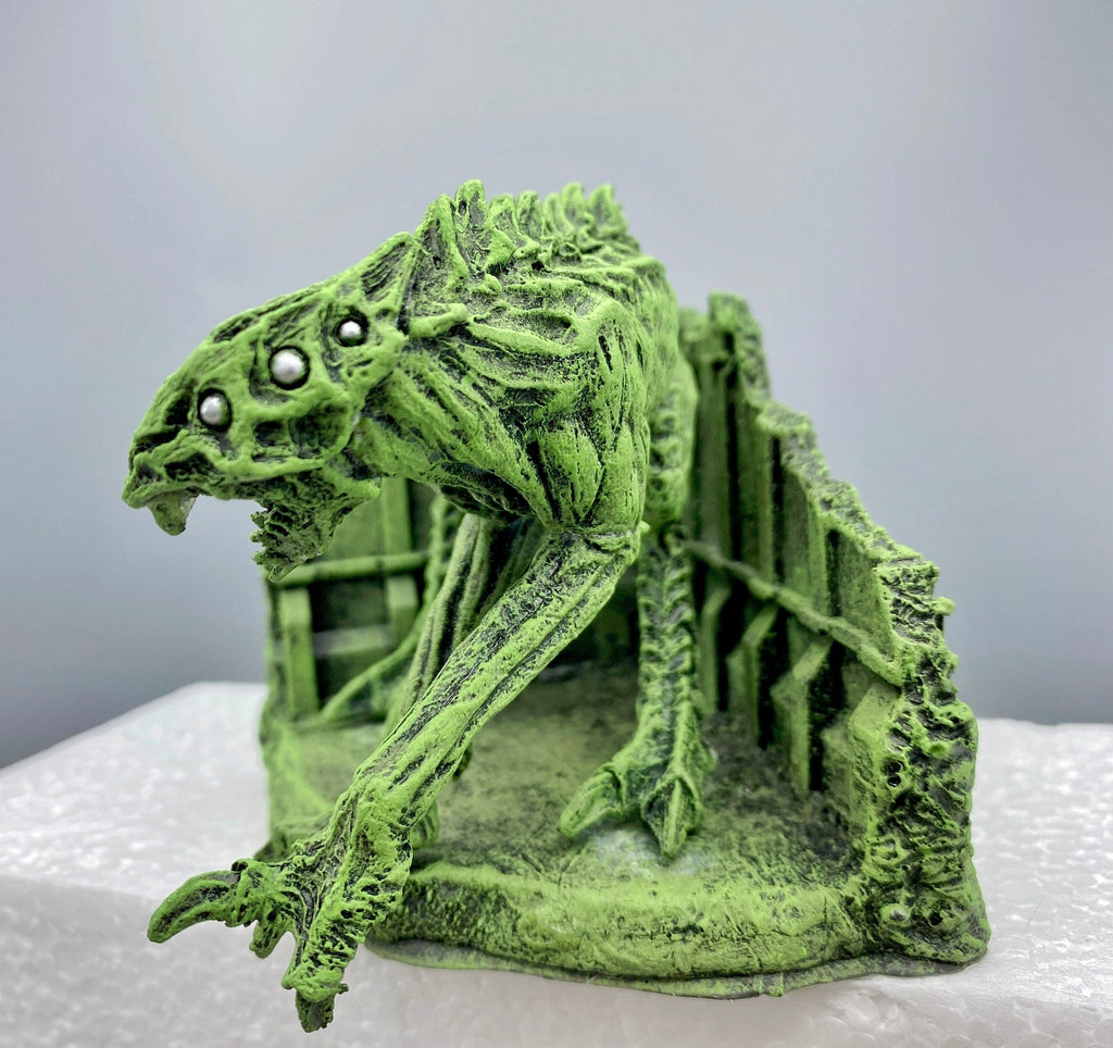H.P. Lovecraft’s Hound of Tindalos Statue, Hand Painted Sculpture |Cthulhu Mythos Monster Figurine| Lovecraftian Horror Decor and Gamer Gift