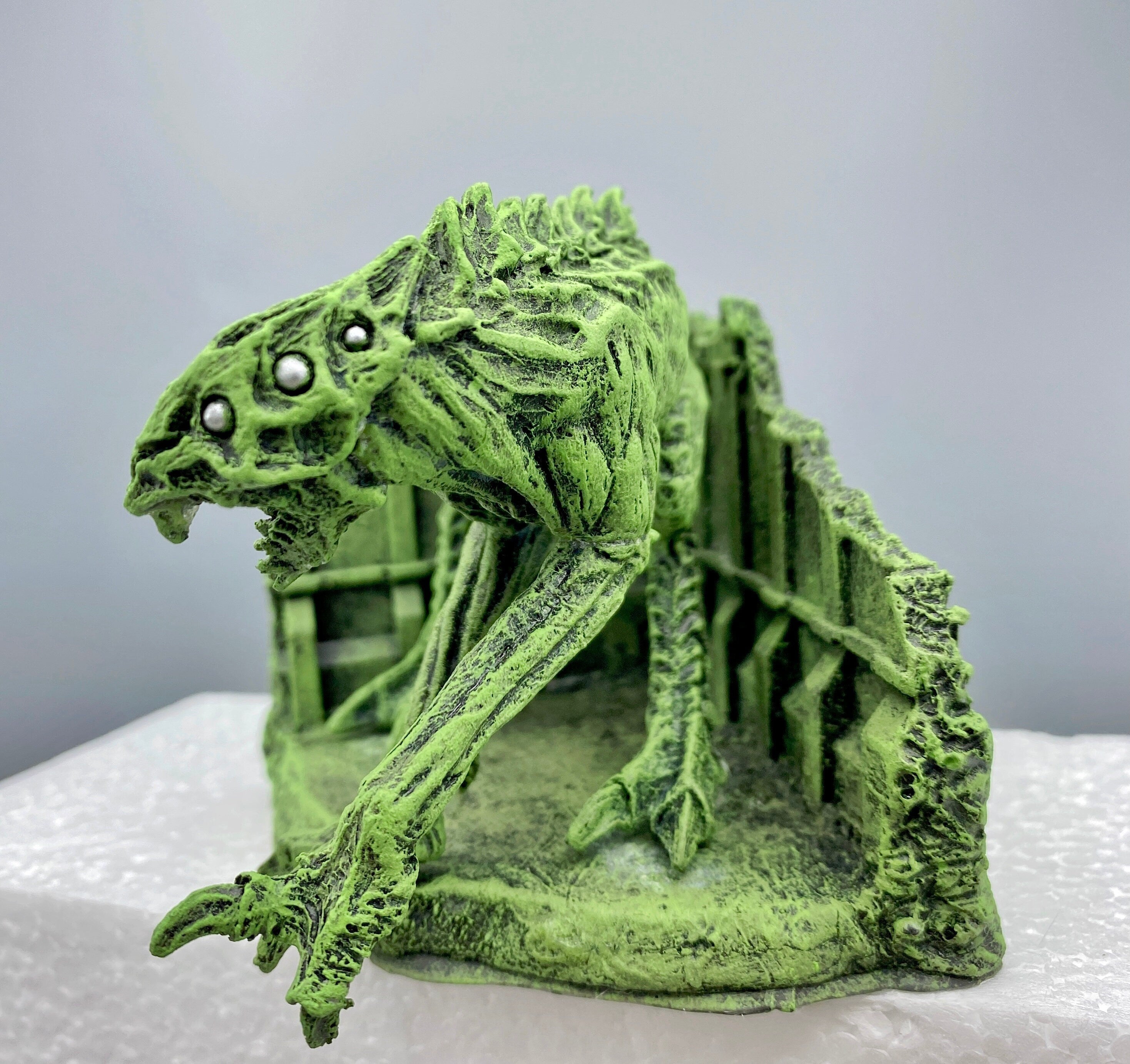 H.P. Lovecraft’s Hound of Tindalos Statue, Hand Painted Sculpture |Cthulhu Mythos Monster Figurine| Lovecraftian Horror Decor and Gamer Gift
