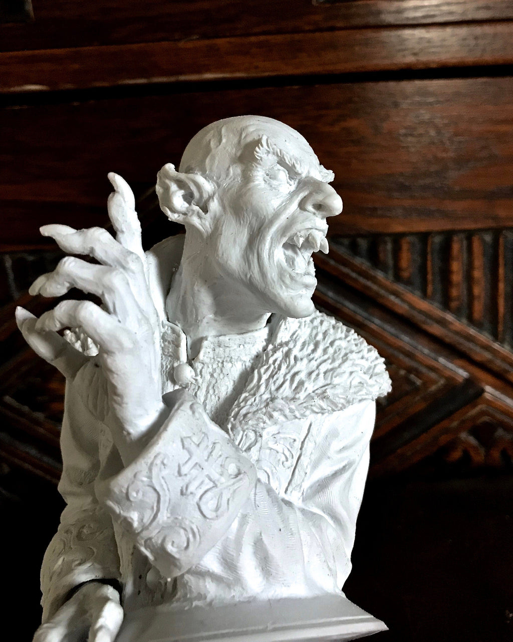 Dracula: Nosferatu Bust,Resin Sculpture | Legendary Vampire Figurine | Victorian Gothic Undead Creature| Dark Art Gift and Spooky Home Decor