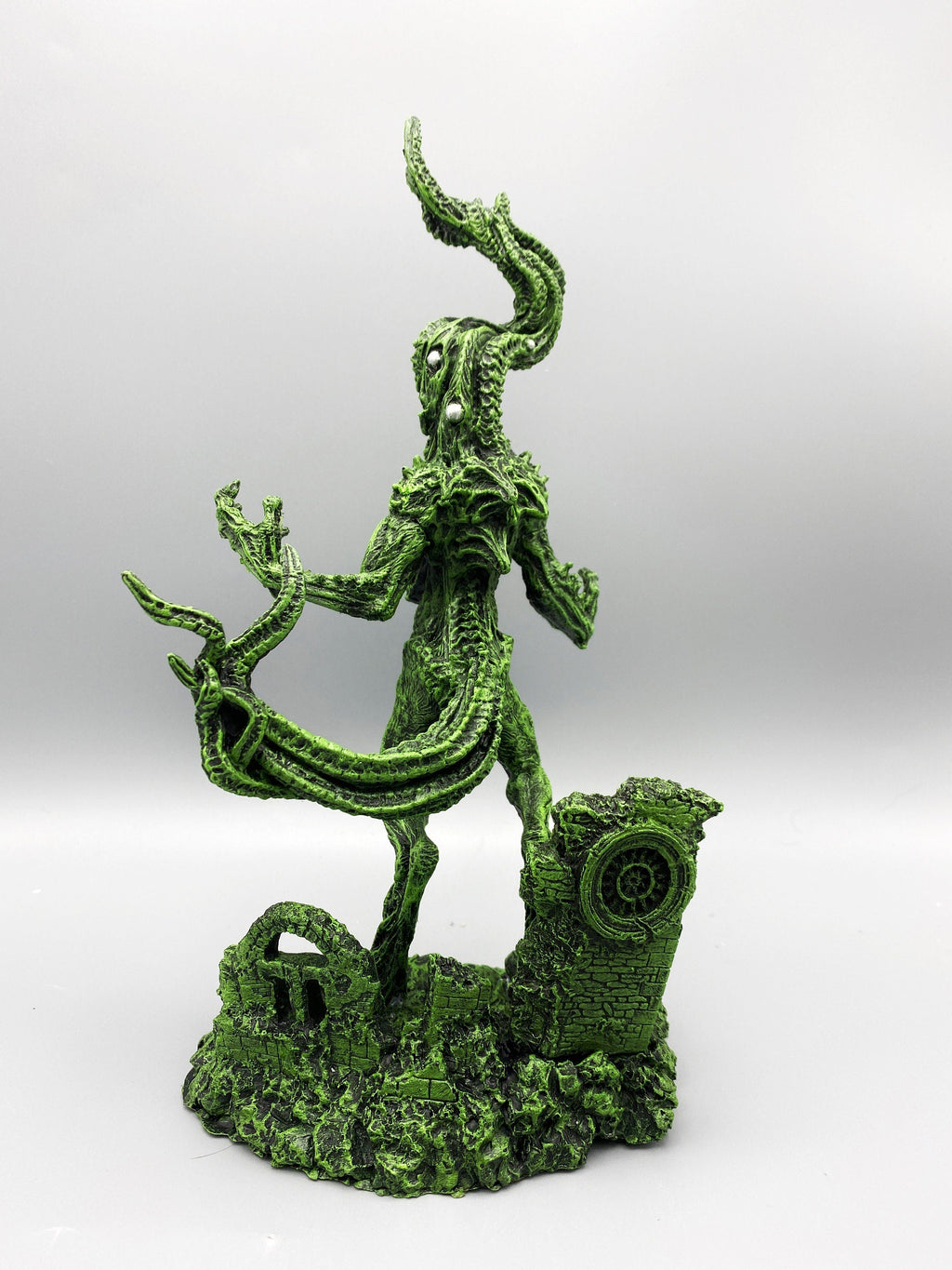 H.P. Lovecraft’s Nyarlathotep Statue, Hand Painted Sculpture | Cthulhu Mythos Monster Figurine | Lovecraftian Horror Decor and Gamer Gift