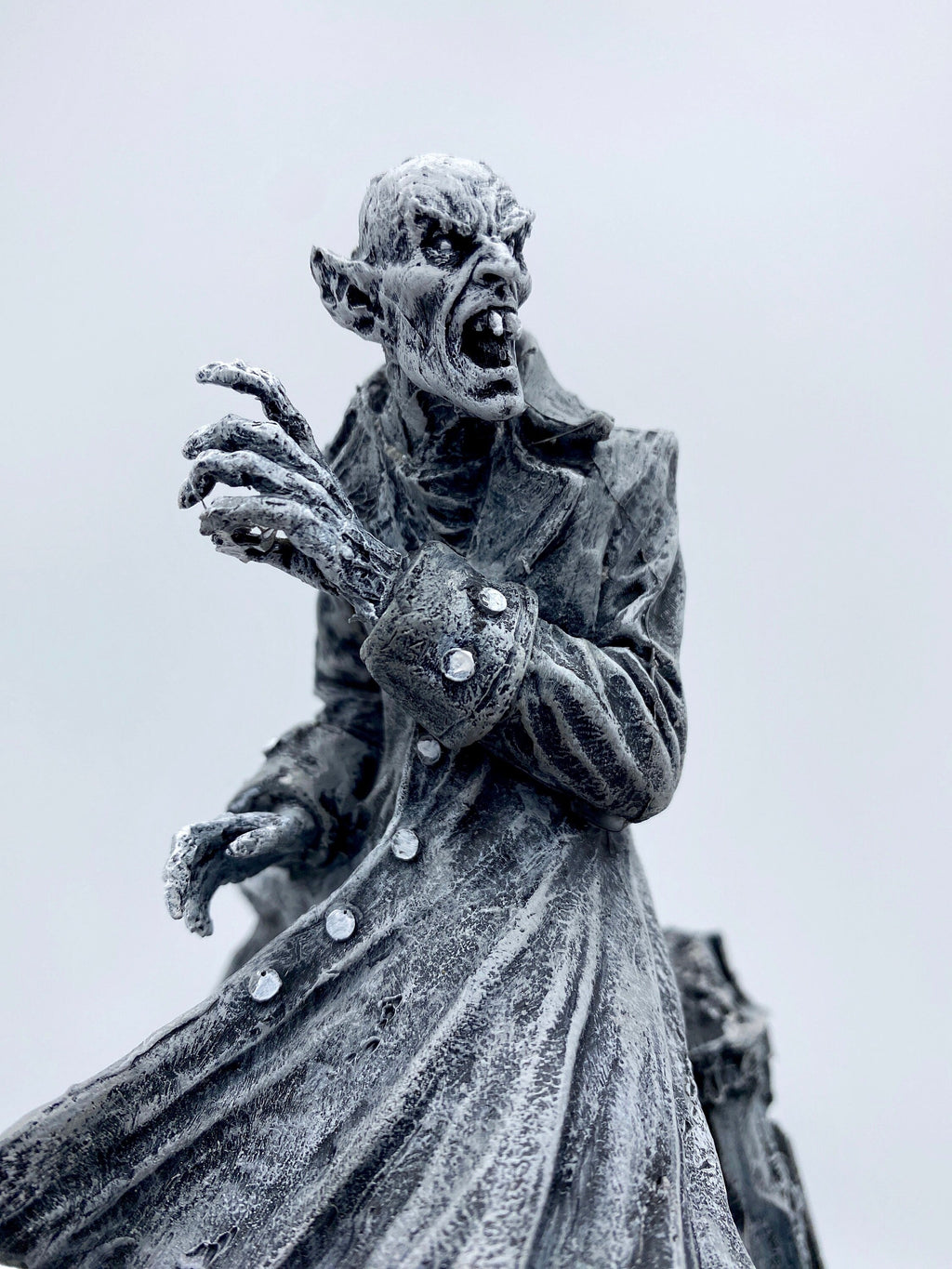 Dracula: Nosferatu Statue,Resin Sculpture | Legendary Vampire Figurine | Victorian Gothic Undead Creature| Dark Art Gift Spooky Home Decor