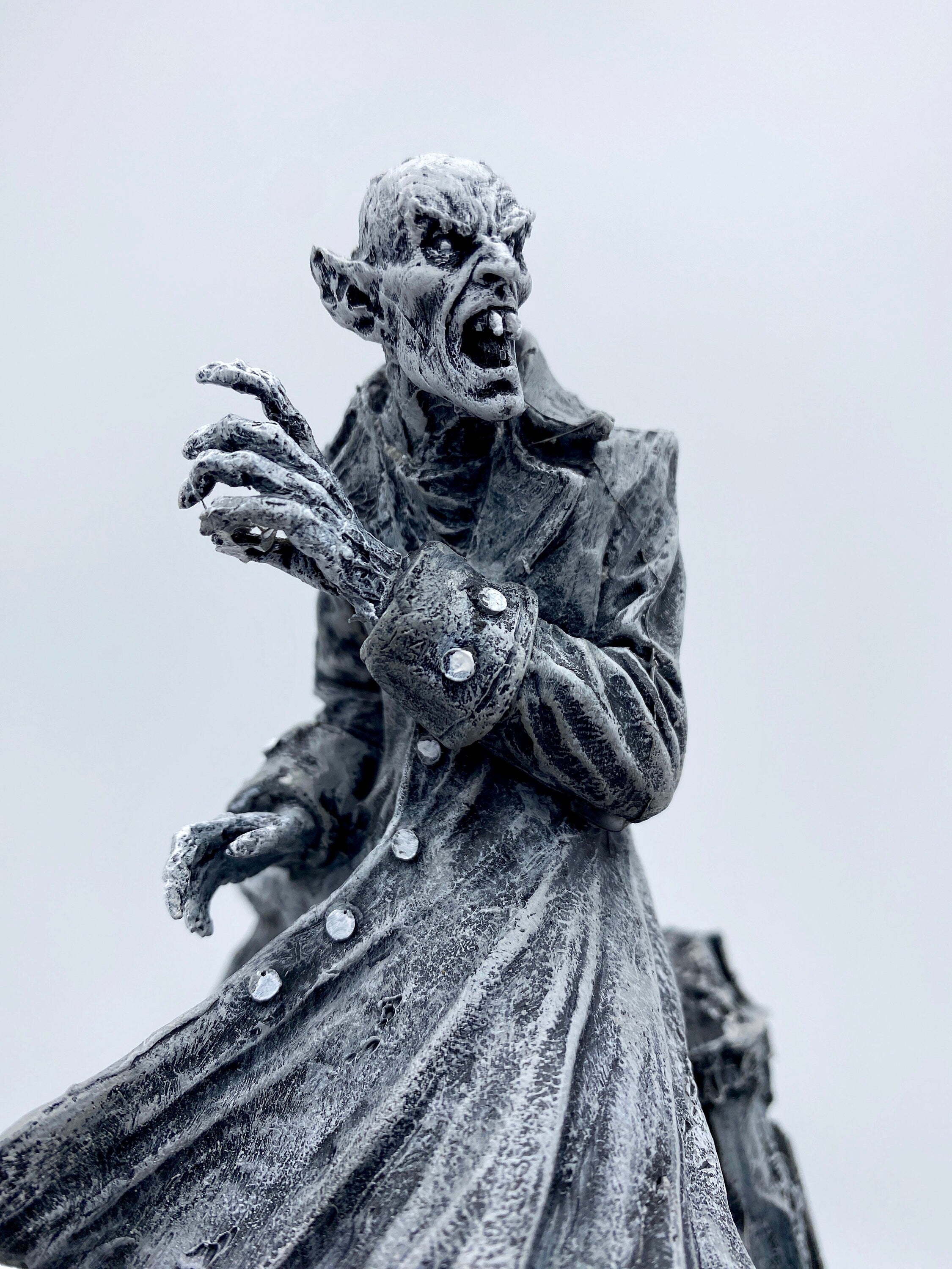 Dracula: Nosferatu Statue,Resin Sculpture | Legendary Vampire Figurine | Victorian Gothic Undead Creature| Dark Art Gift Spooky Home Decor