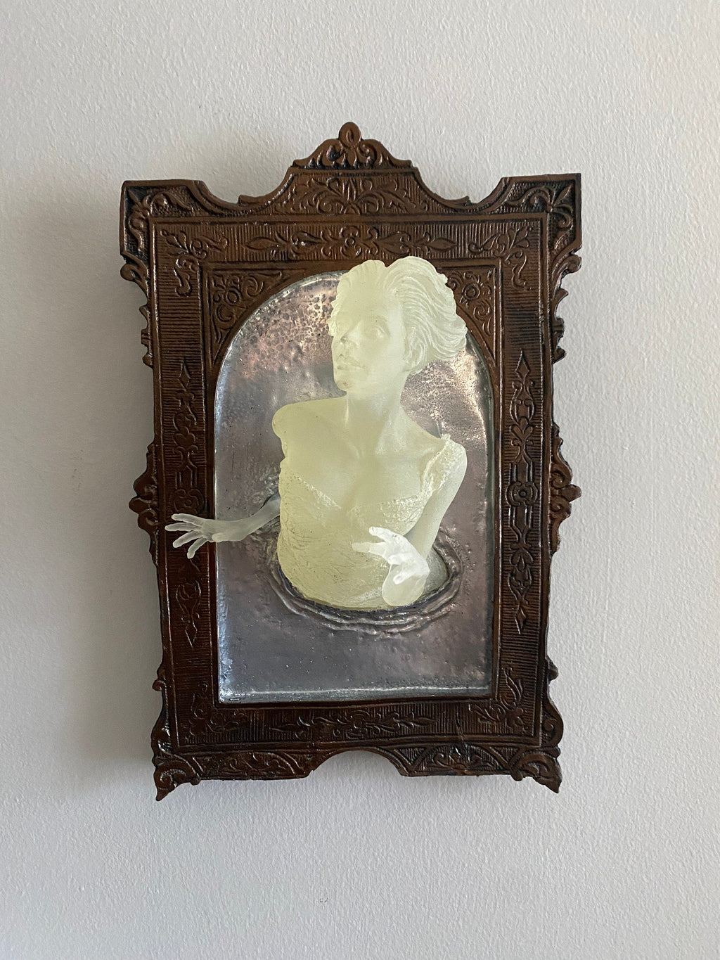 Ghost in the Mirror Wall Plaque, Glow in the Dark Large Version |Victorian Gothic Haunted Wall Art |Gift for Halloween and Spooky Home Decor