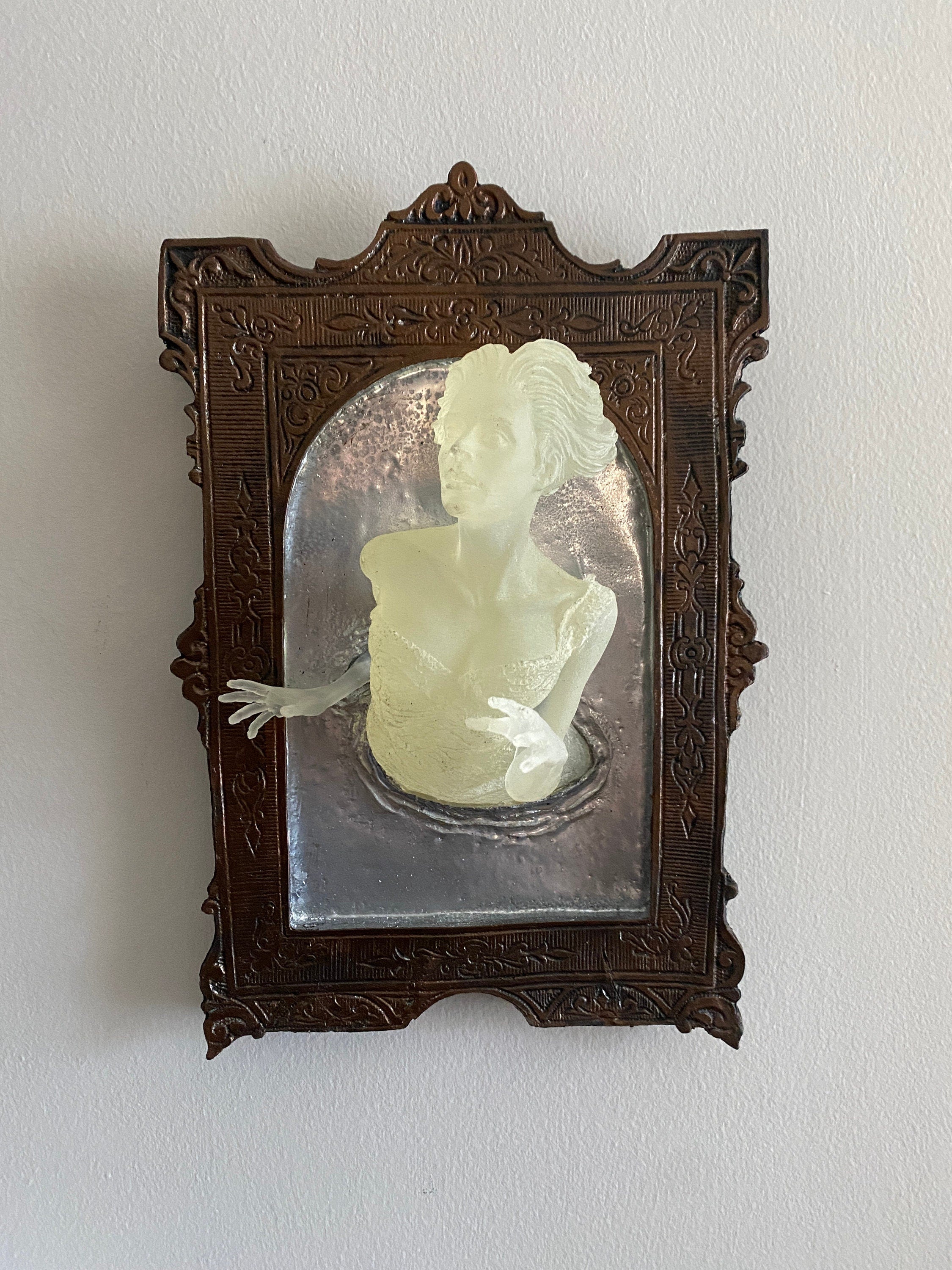 Ghost in the Mirror Wall Plaque, Glow in the Dark Large Version |Victorian Gothic Haunted Wall Art |Gift for Halloween and Spooky Home Decor