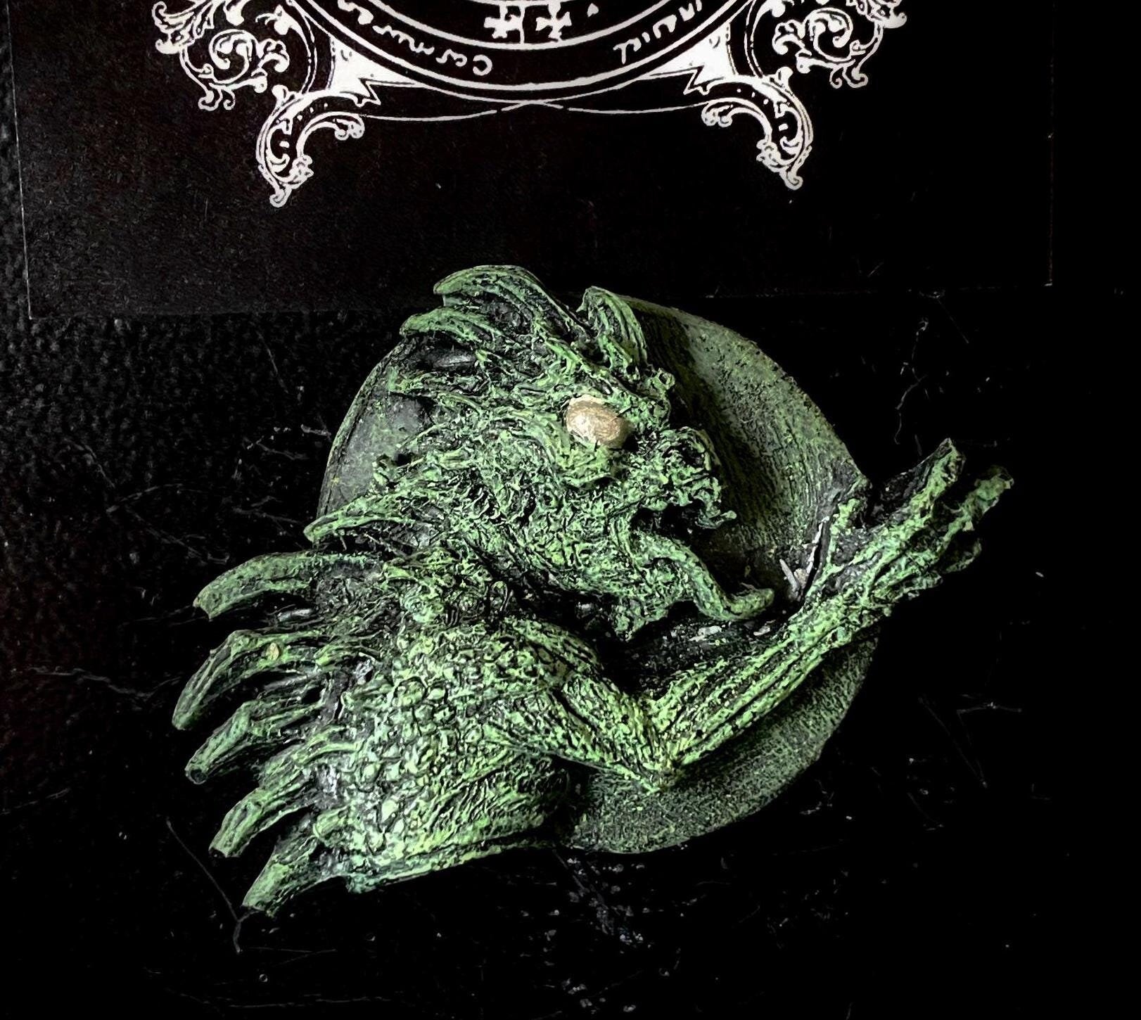 Chupacabra Magnet, Hand Painted Resin Sculpture | Cryptid Fantasy Decor | Urban Legend Chupacabra Magnet for Horror and Gothic Decor