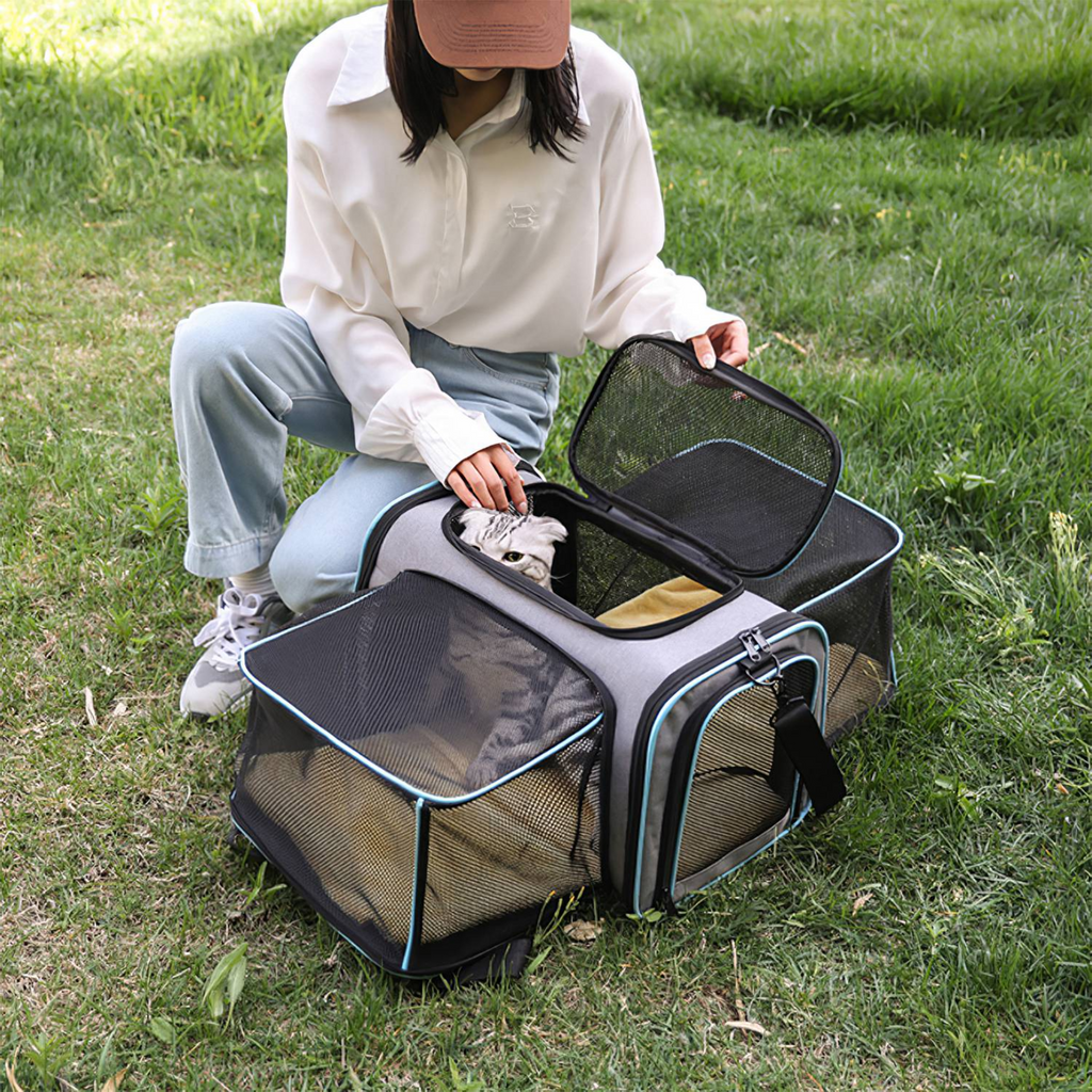 Expandable Pet Carrier Airline Approved Cat Dog Carrier Cat Collapsible Soft CarrierÊBag with Removable Fleece Pad Pockets Breathable Mesh Adjustable