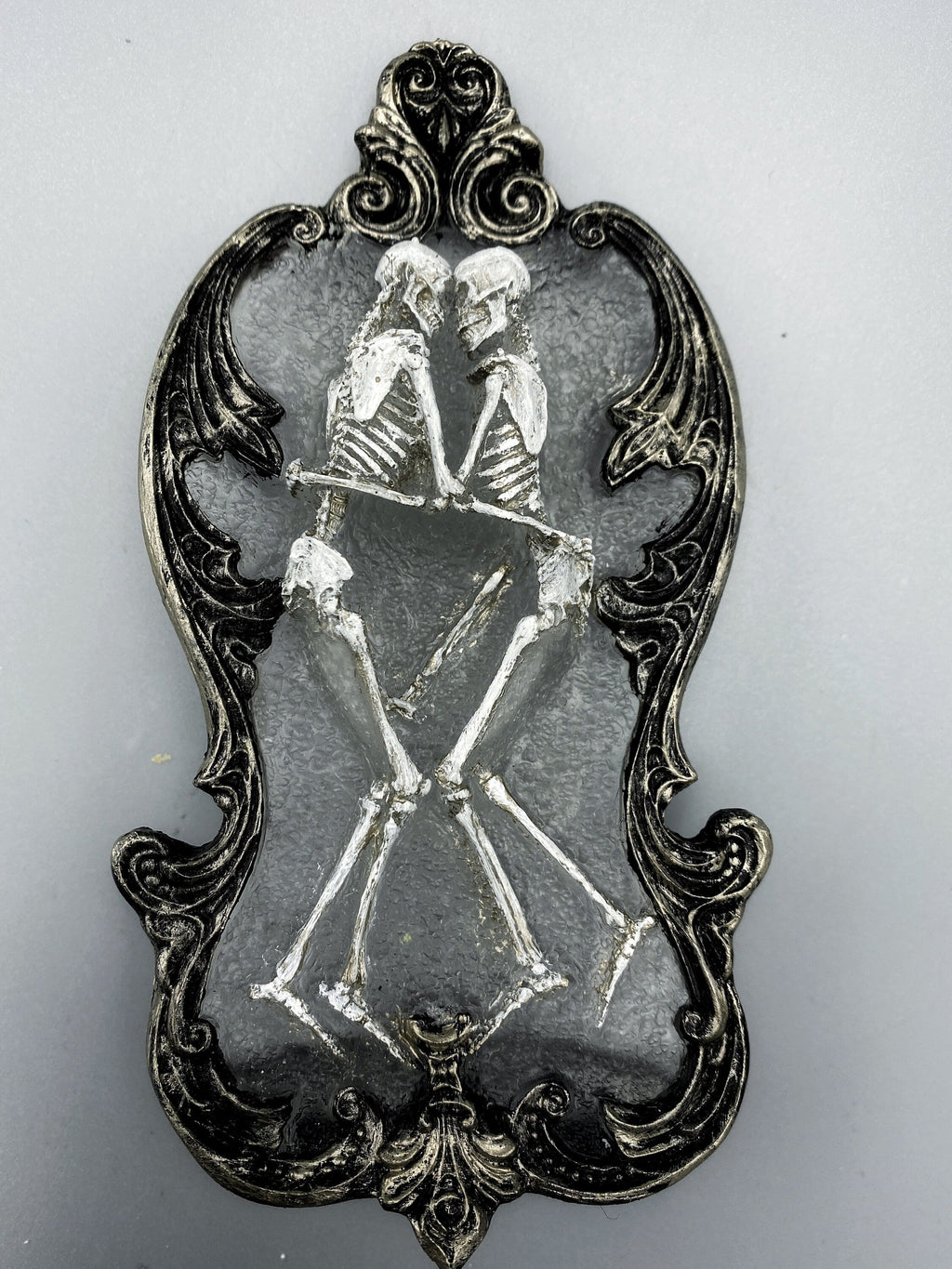 Amor Aeternus, Skeleton Lovers Nightlight, Hand Painted Resin Sculpture| Gothic Night Light |Embracing Skeletons Light for Gothic Home Decor
