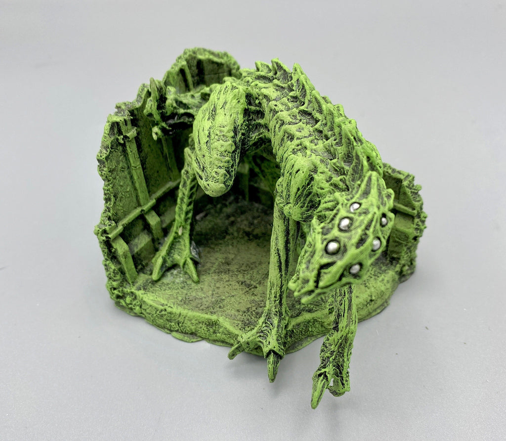 H.P. Lovecraft’s Hound of Tindalos Statue, Hand Painted Sculpture |Cthulhu Mythos Monster Figurine| Lovecraftian Horror Decor and Gamer Gift