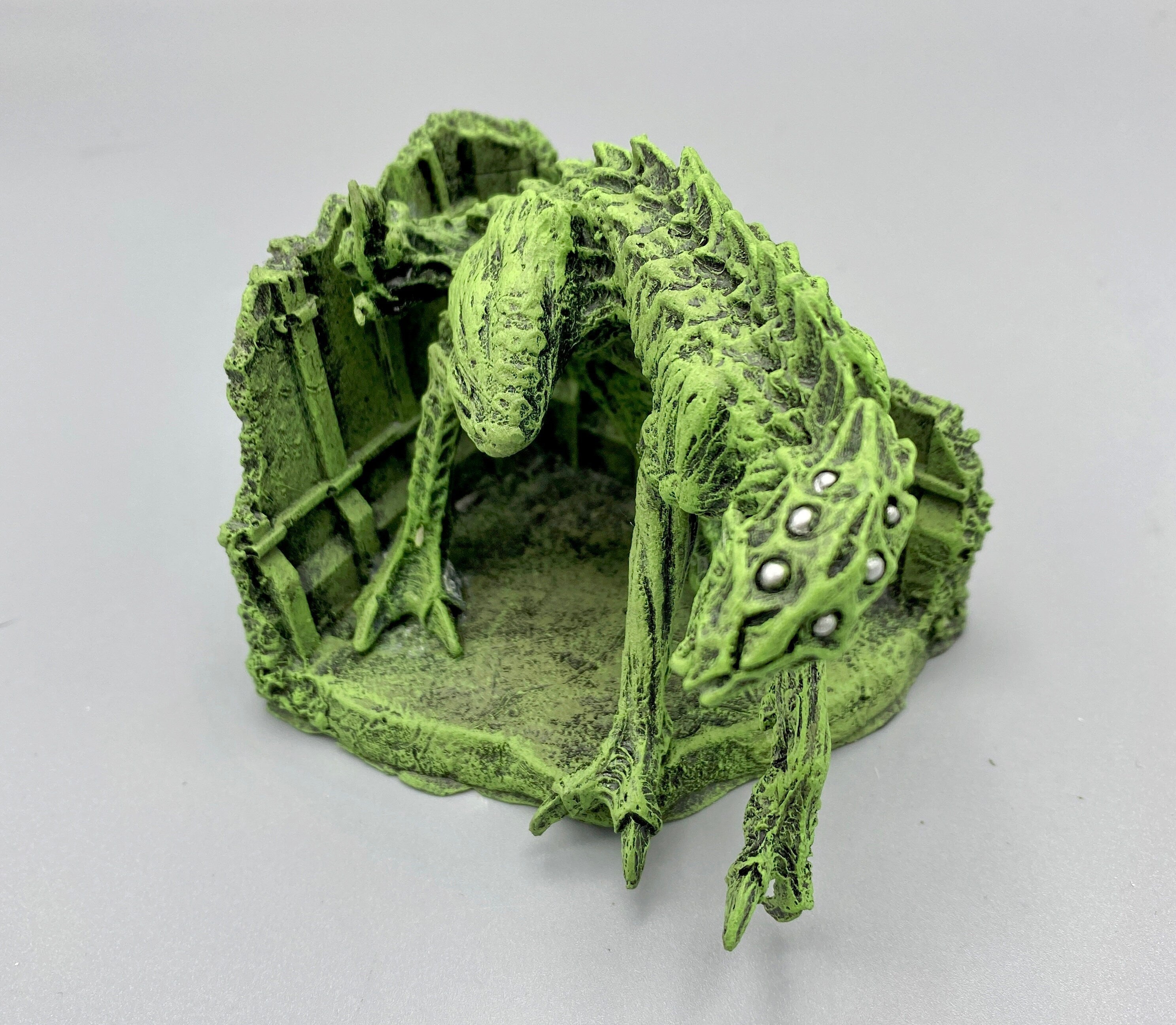 H.P. Lovecraft’s Hound of Tindalos Statue, Hand Painted Sculpture |Cthulhu Mythos Monster Figurine| Lovecraftian Horror Decor and Gamer Gift