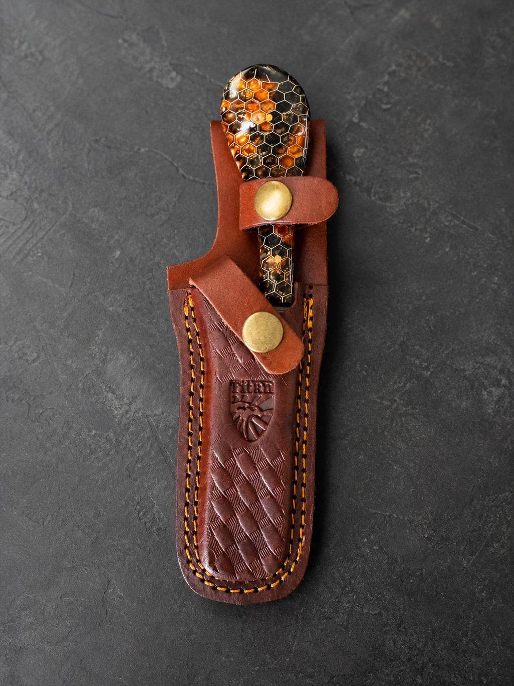 Titan Fossil "Amber Hive" Damascus Bull Cowboy Cutter | Honeycomb Resin Handle | Hand-Tooled Leather Sheath TK-513