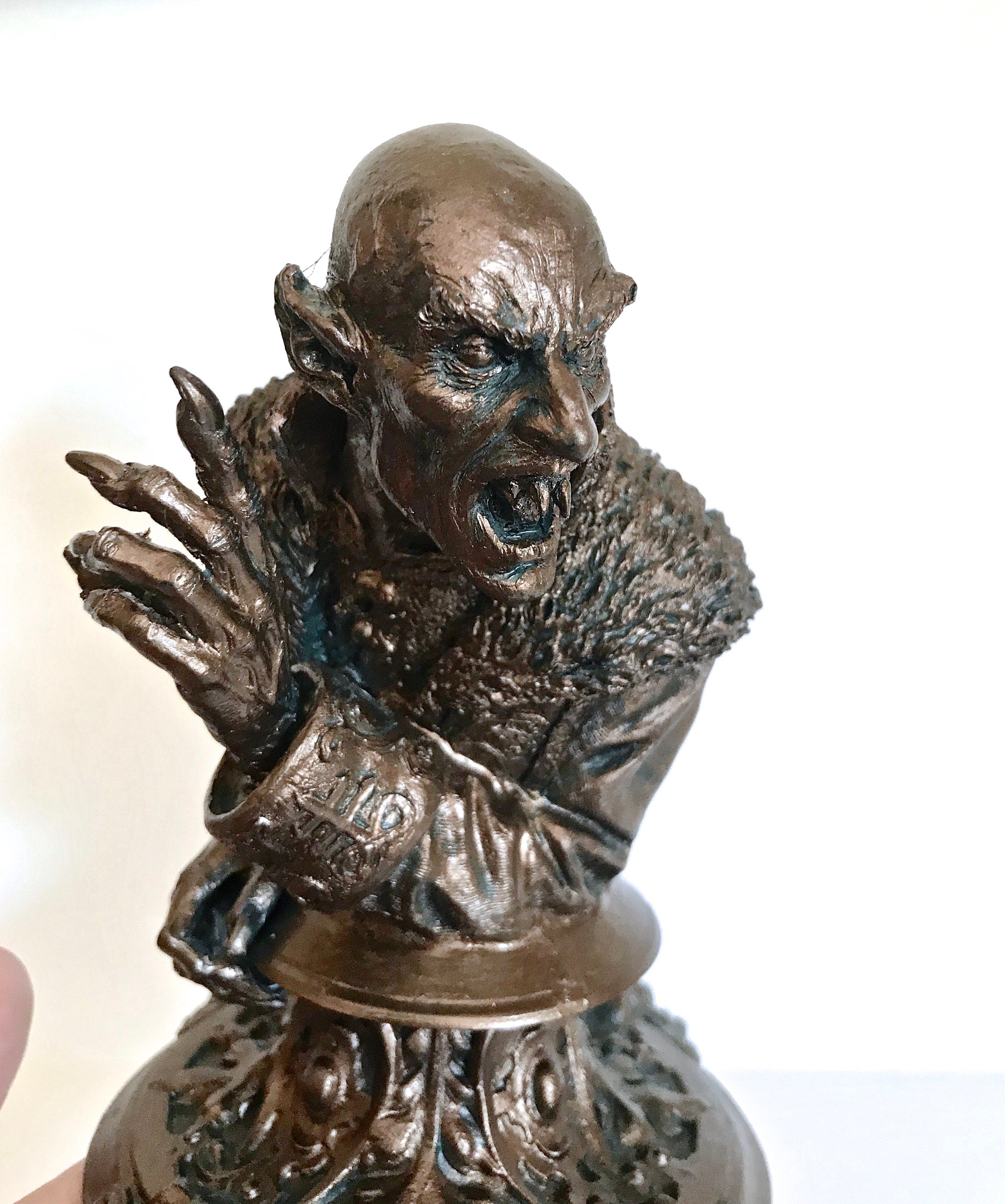 Dracula: Nosferatu Bust,Resin Sculpture | Legendary Vampire Figurine | Victorian Gothic Undead Creature| Dark Art Gift and Spooky Home Decor