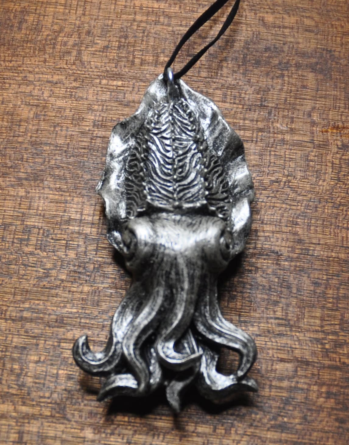 Cuttlefish Ornament, Hand Painted Resin Sculpture | Nautical Sea Creature Figurine |Ocean-Themed Cuttlefish Squid Ornament for Holiday Decor
