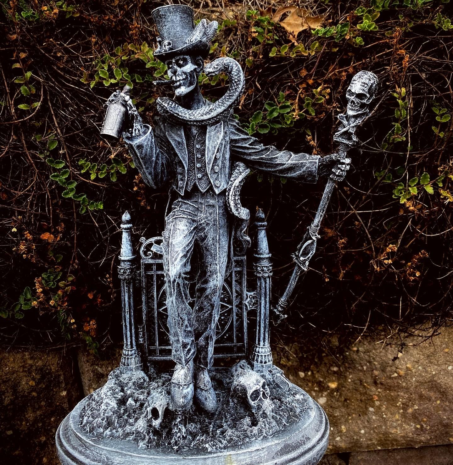 Baron Samedi, Voodoo Loa of Death Statue, Hand Painted Resin Sculpture | Legendary Voodoo Figurine | Gothic Altar Statue for Witchy Decor