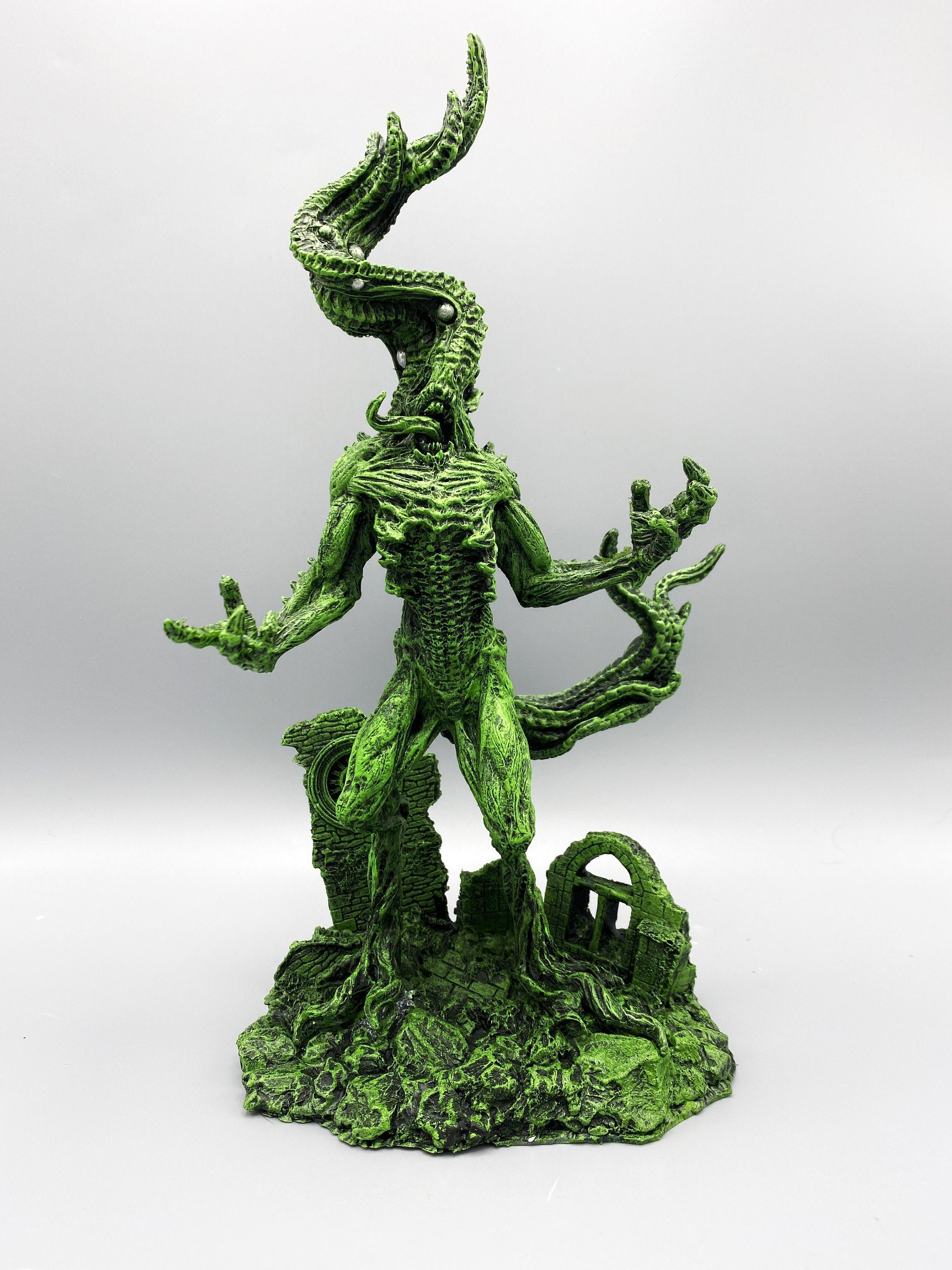 H.P. Lovecraft’s Nyarlathotep Statue, Hand Painted Sculpture | Cthulhu Mythos Monster Figurine | Lovecraftian Horror Decor and Gamer Gift