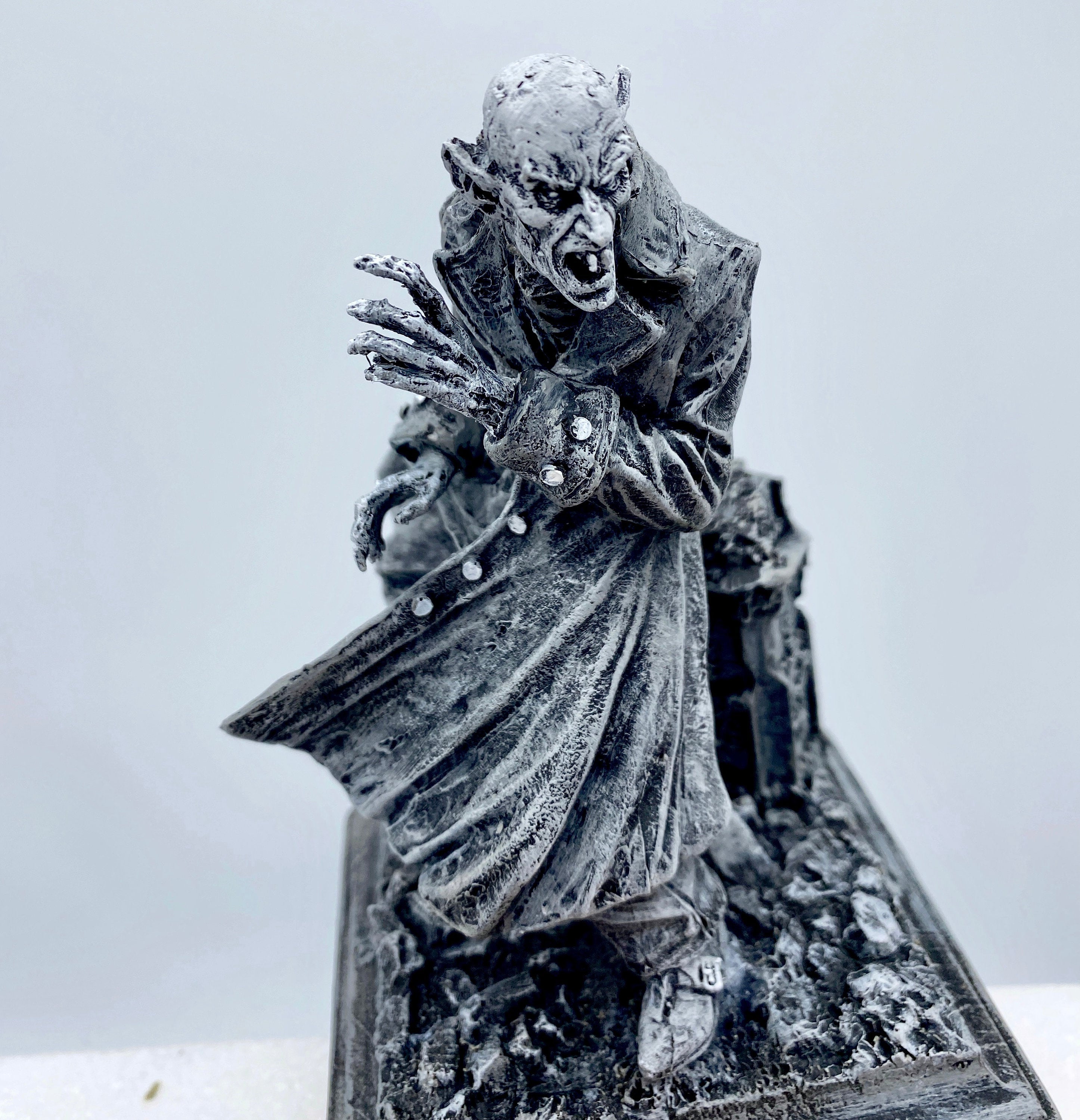 Dracula: Nosferatu Statue,Resin Sculpture | Legendary Vampire Figurine | Victorian Gothic Undead Creature| Dark Art Gift Spooky Home Decor