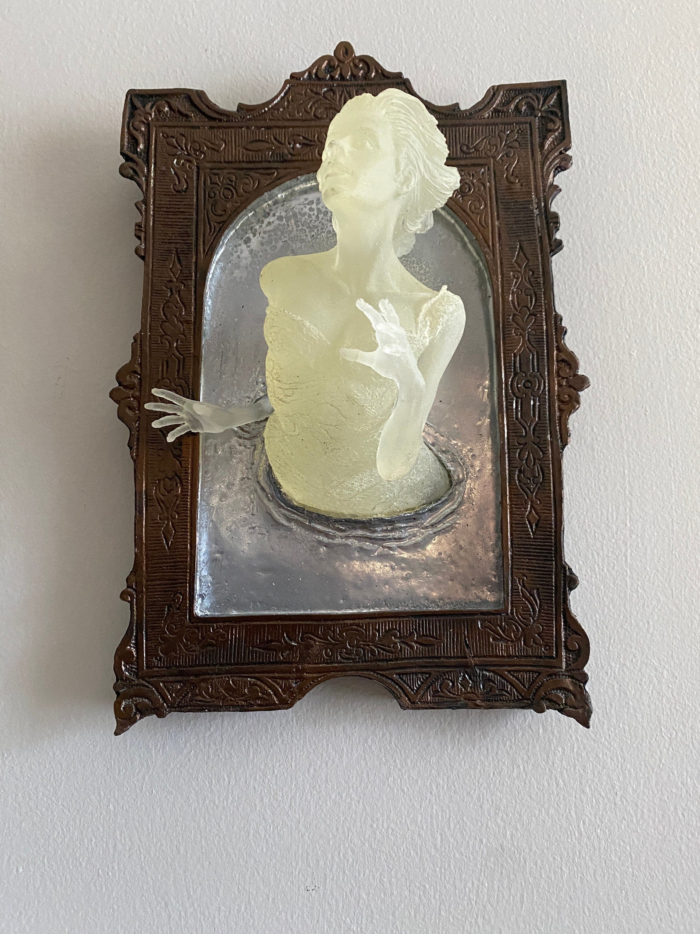 Ghost in the Mirror Wall Plaque, Glow in the Dark Large Version |Victorian Gothic Haunted Wall Art |Gift for Halloween and Spooky Home Decor