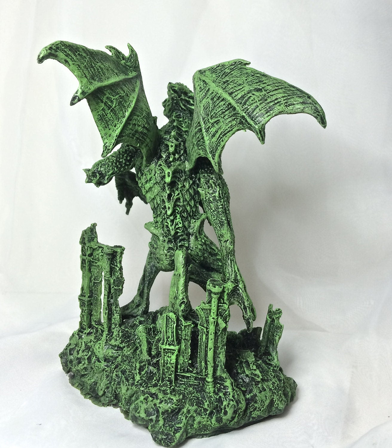 H.P. Lovecraft’s Call of Cthulhu Statue, Hand Painted Sculpture | Cthulhu Mythos Monster Figurine | Lovecraftian Horror Decor and Gamer Gift