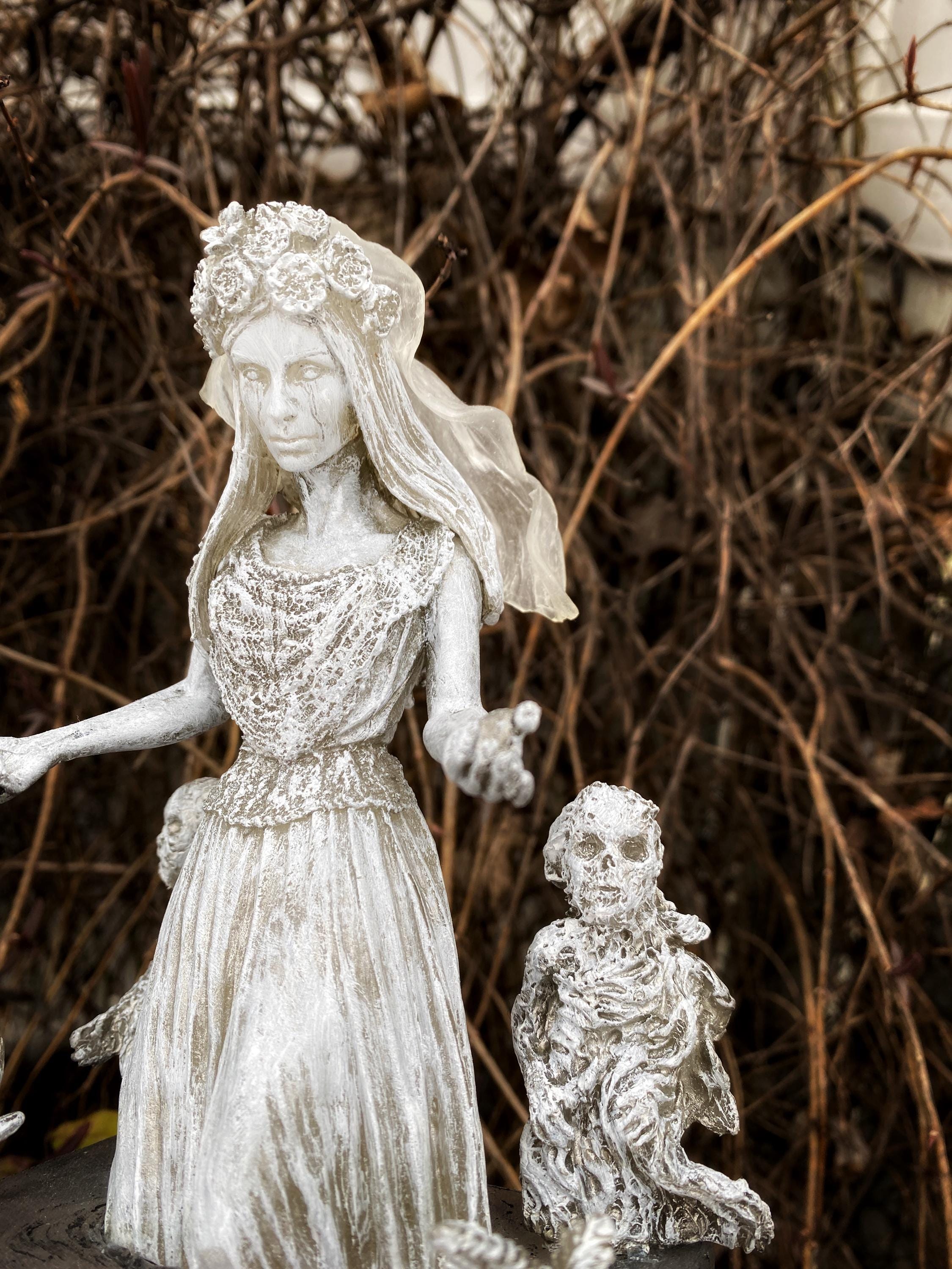La Llorona, The Weeping Woman Statue, Hand Painted Resin Sculpture | Latin American Folklore Ghost Figurine | Dark Art for Spooky Home Decor