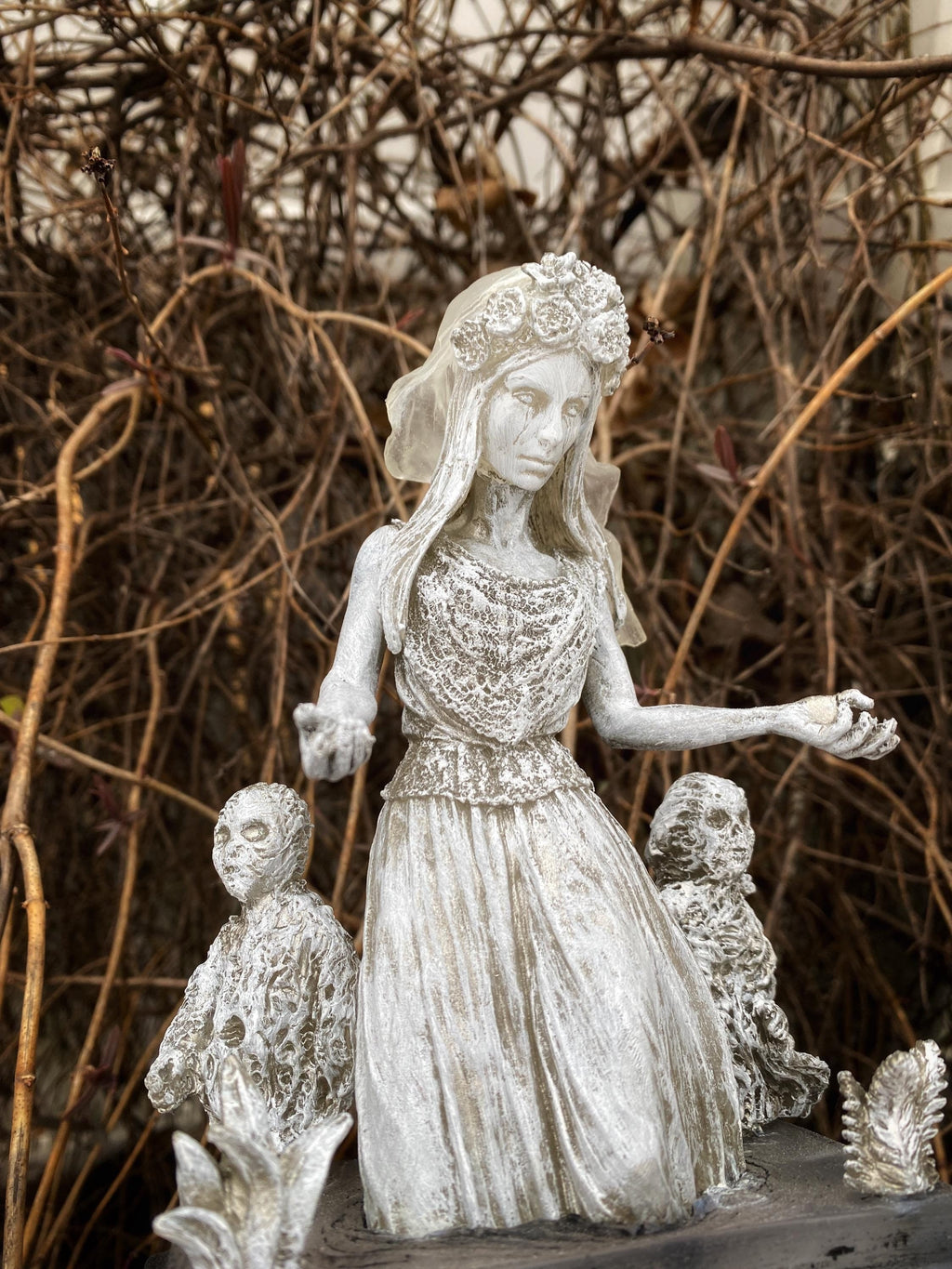 La Llorona, The Weeping Woman Statue, Hand Painted Resin Sculpture | Latin American Folklore Ghost Figurine | Dark Art for Spooky Home Decor