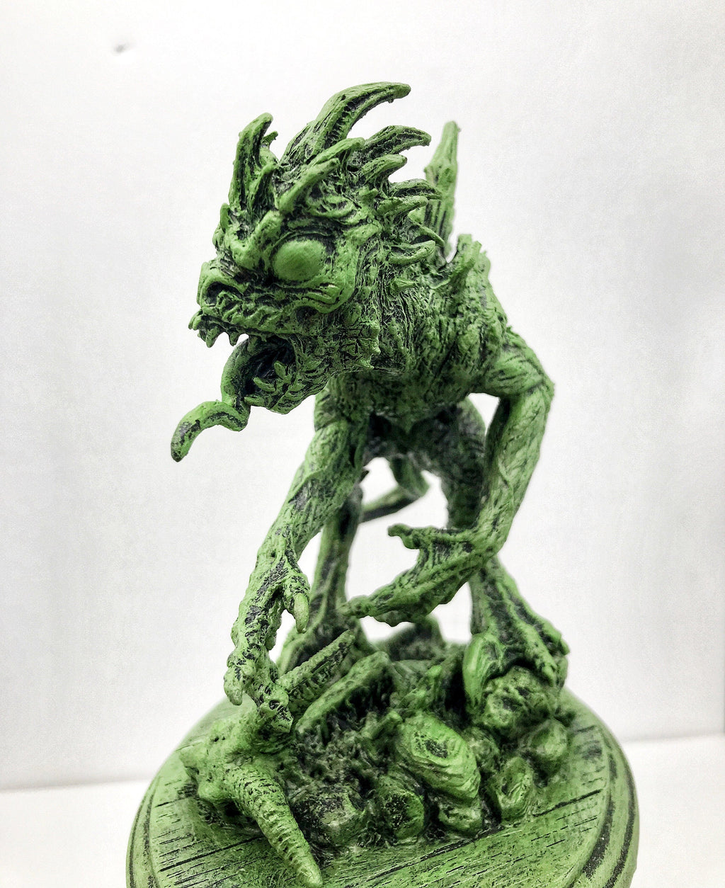 Chupacabra Statue, Hand Painted Resin Sculpture |Cryptozoology Creature Figurine |Urban Legend Chupacabra Monster Figurine, Horror Art Decor