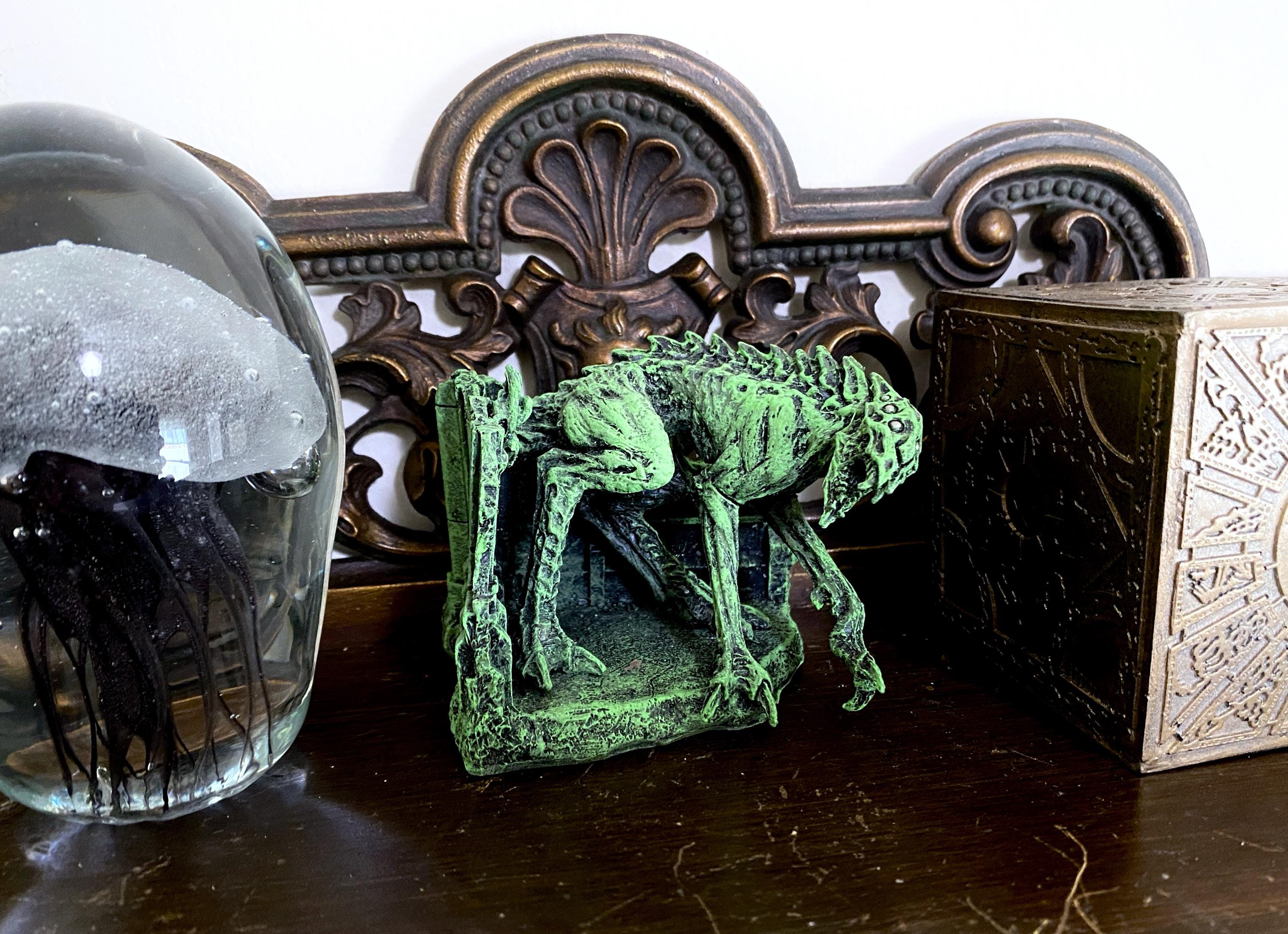 H.P. Lovecraft’s Hound of Tindalos Statue, Hand Painted Sculpture |Cthulhu Mythos Monster Figurine| Lovecraftian Horror Decor and Gamer Gift