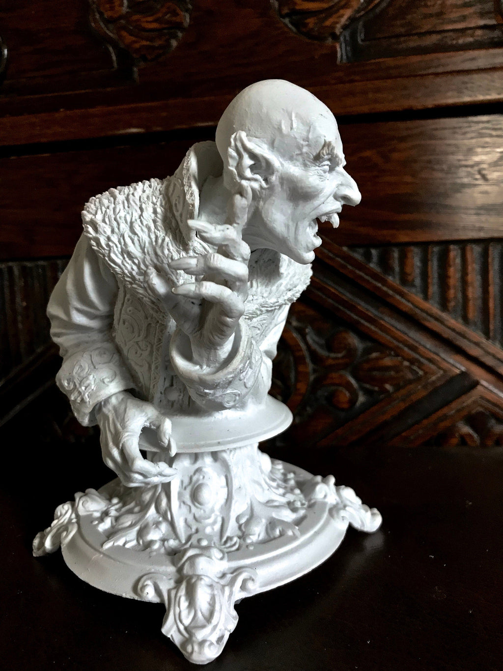 Dracula: Nosferatu Bust,Resin Sculpture | Legendary Vampire Figurine | Victorian Gothic Undead Creature| Dark Art Gift and Spooky Home Decor