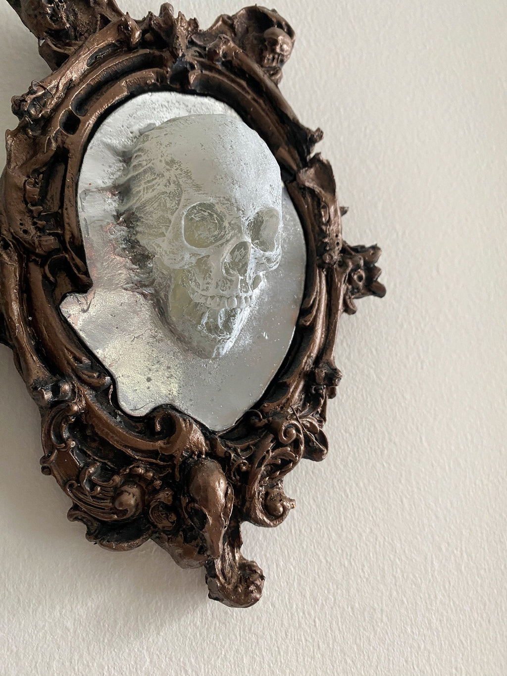 Spectral Skull Wall Plaque, White Version, Resin | Victorian Gothic Haunted Wall Art |Ghost Skull in Mirror for Halloween, Spooky Home Decor
