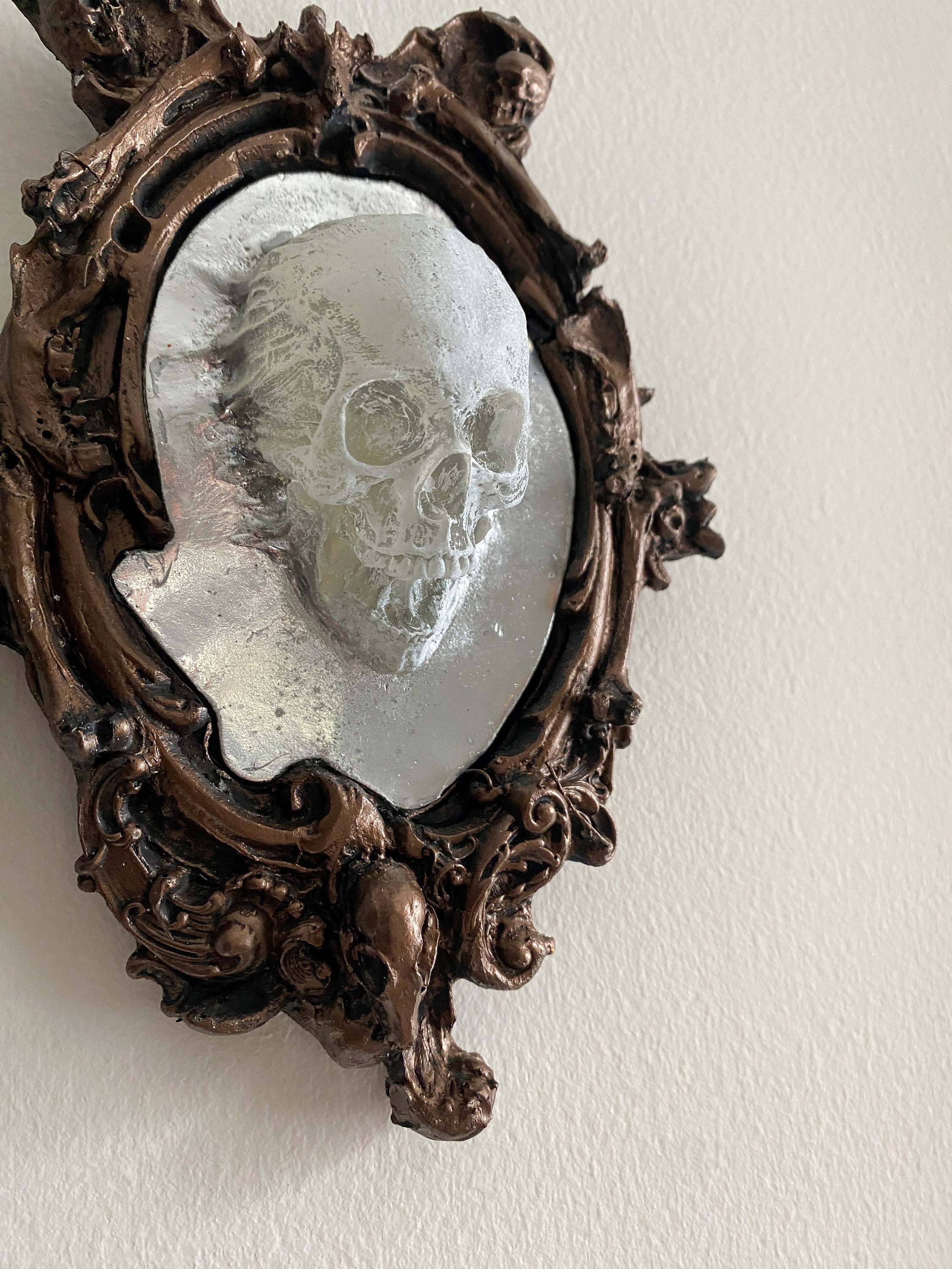 Spectral Skull Wall Plaque, White Version, Resin | Victorian Gothic Haunted Wall Art |Ghost Skull in Mirror for Halloween, Spooky Home Decor