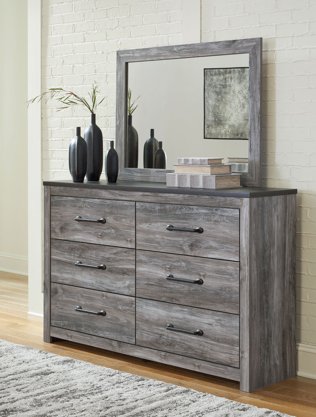 Bronyan - Dresser