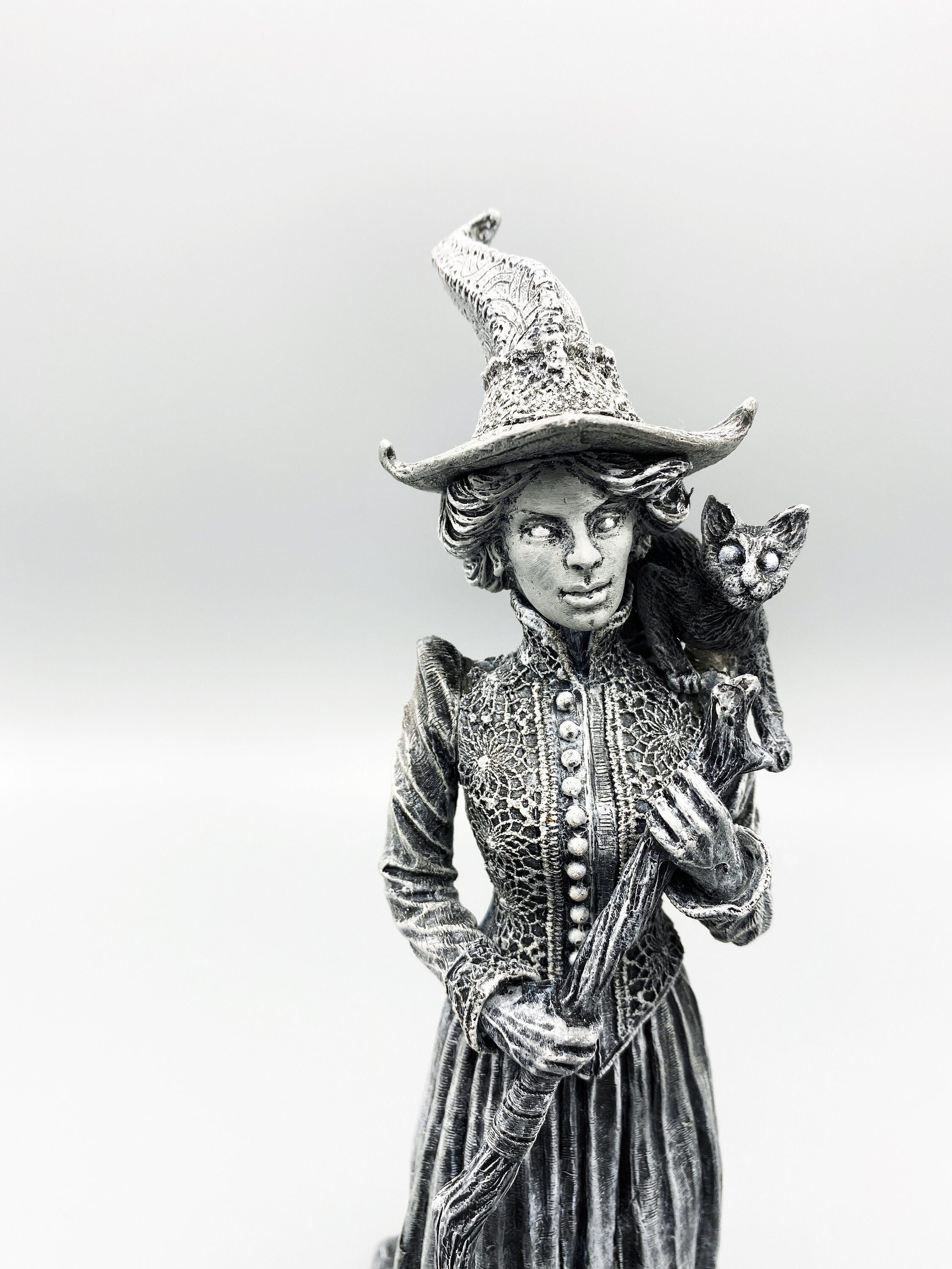 Victorian Witch Statue, Hand Painted Resin Sculpture | Gothic Victorian Folklore Figurine | Pagan Witch with Familiars Spooky Home Decor