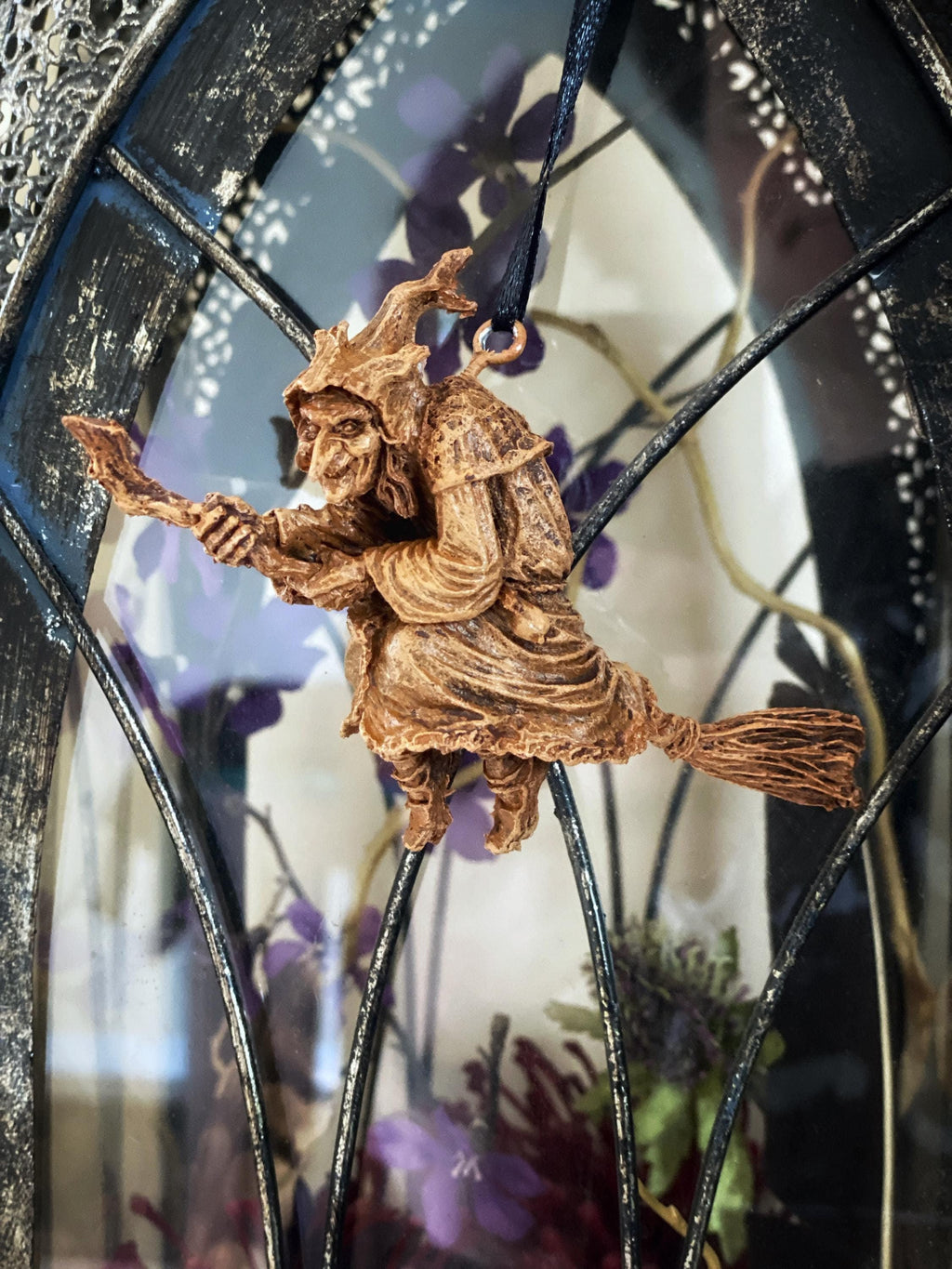 La Befana the Witch Ornament, Hand Painted Resin Sculpture |Rustic Folklore Crone Figurine |Christmas Witch Pagan Ornament for Holiday Decor