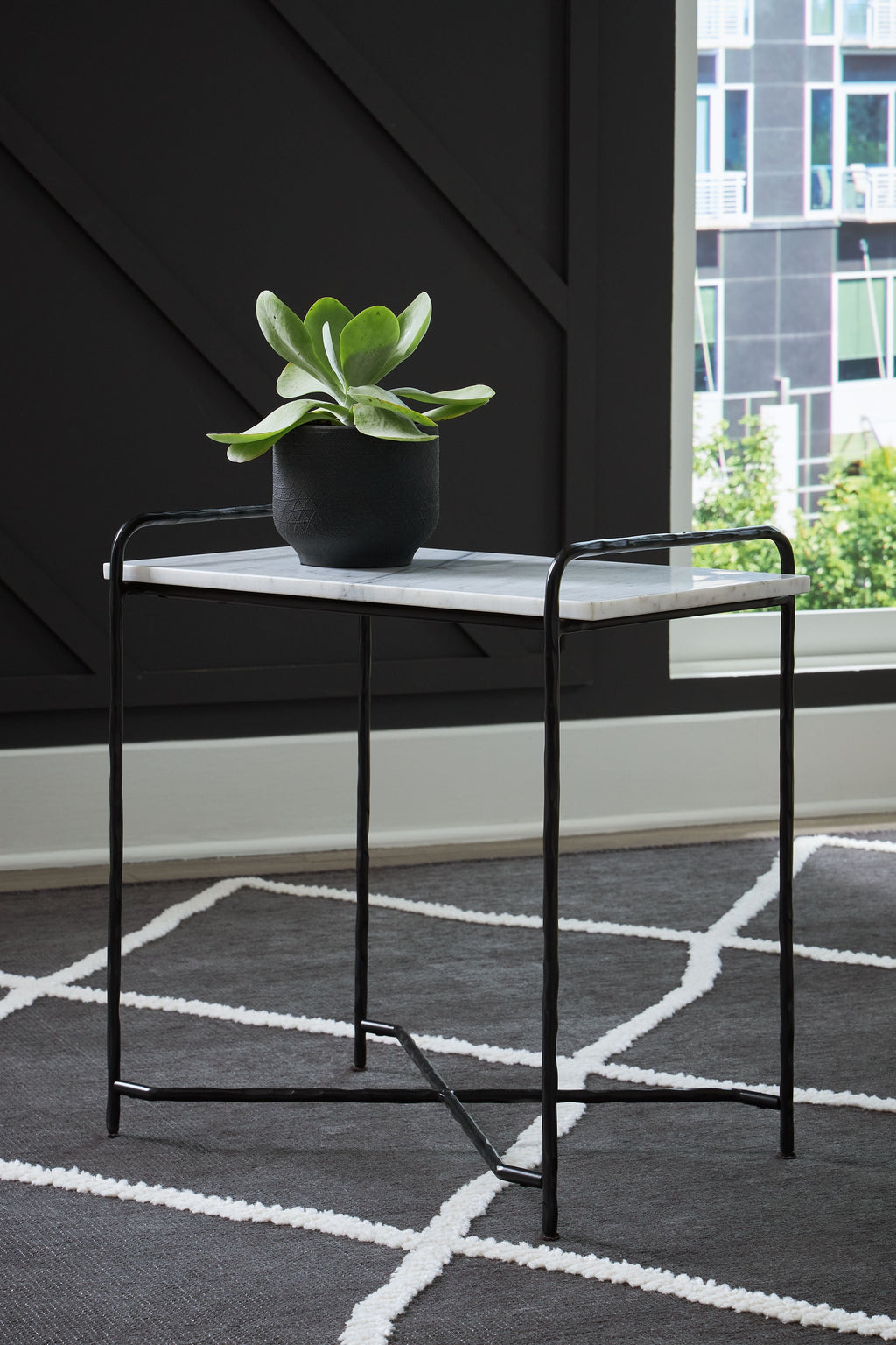 Ashber - Accent Table - White / Black