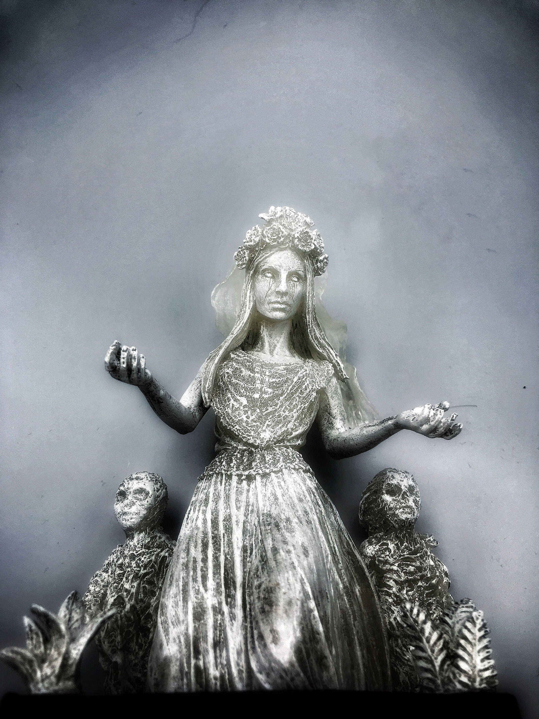 La Llorona, The Weeping Woman Statue, Hand Painted Resin Sculpture | Latin American Folklore Ghost Figurine | Dark Art for Spooky Home Decor
