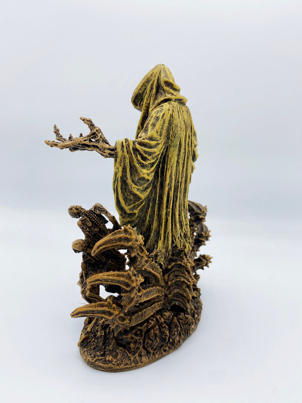 H.P. Lovecraft's The King in Yellow/ Hastur Statue | Cthulhu Mythos Necromancer Figurine | Lovecraftian Horror, Gothic Decor and Gamer Gift