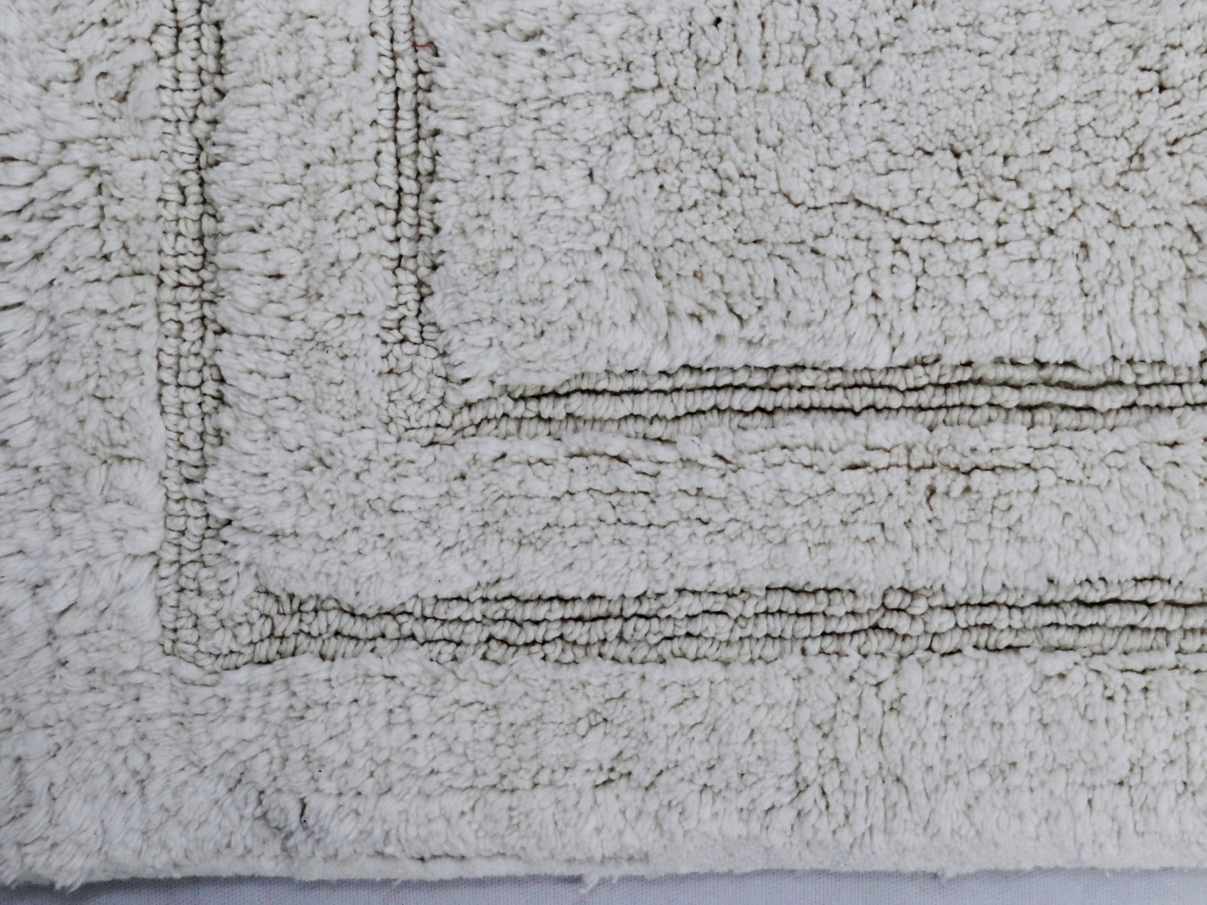CHICOS HOME Ivory Color Plain Bath Rug 20" x 32"