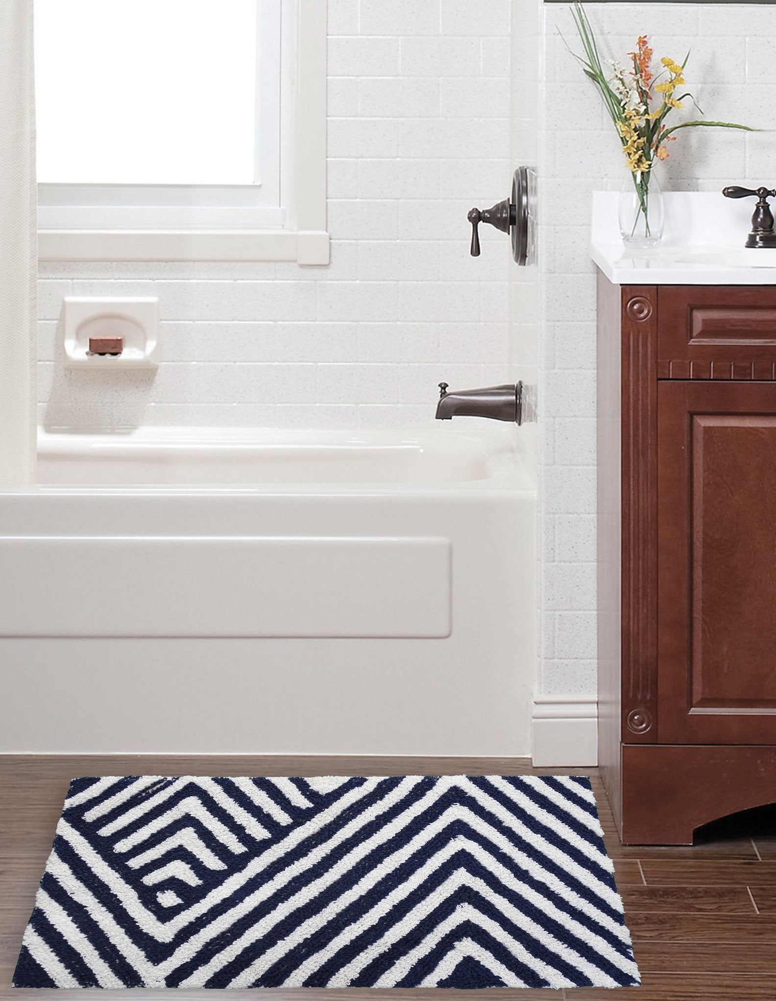 Bath Rug Chevron Pattern in Charcoal & Ivory