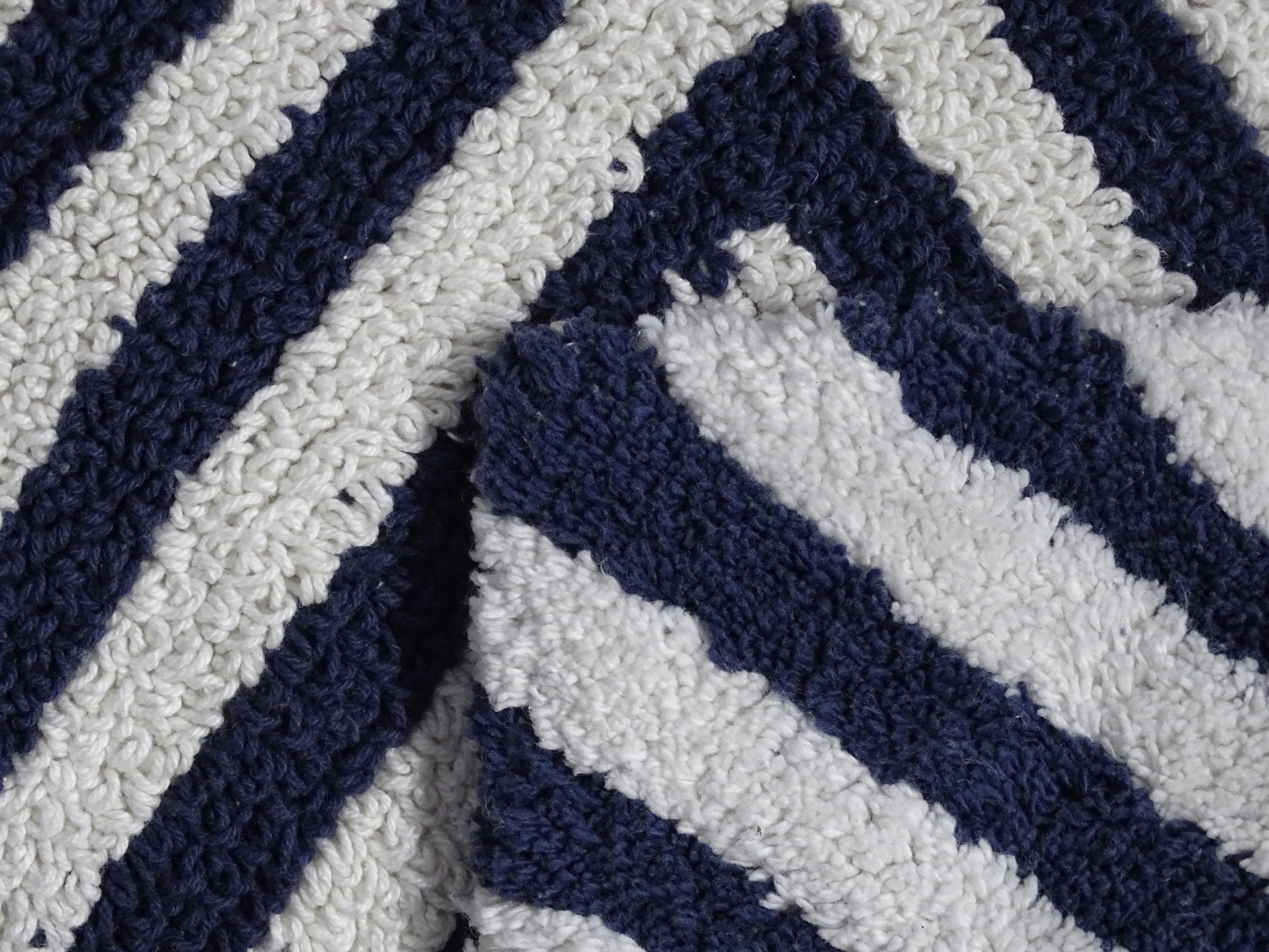 Bath Rug Chevron Pattern in Charcoal & Ivory