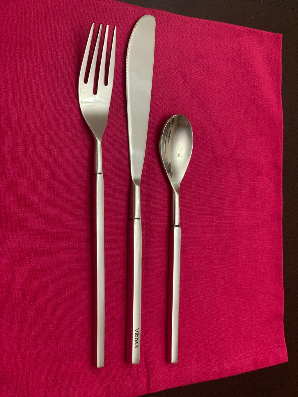 Vibhsa 18-PC Flatware Set (Dinner Knife, Dinner Fork, Dessert Spoon)