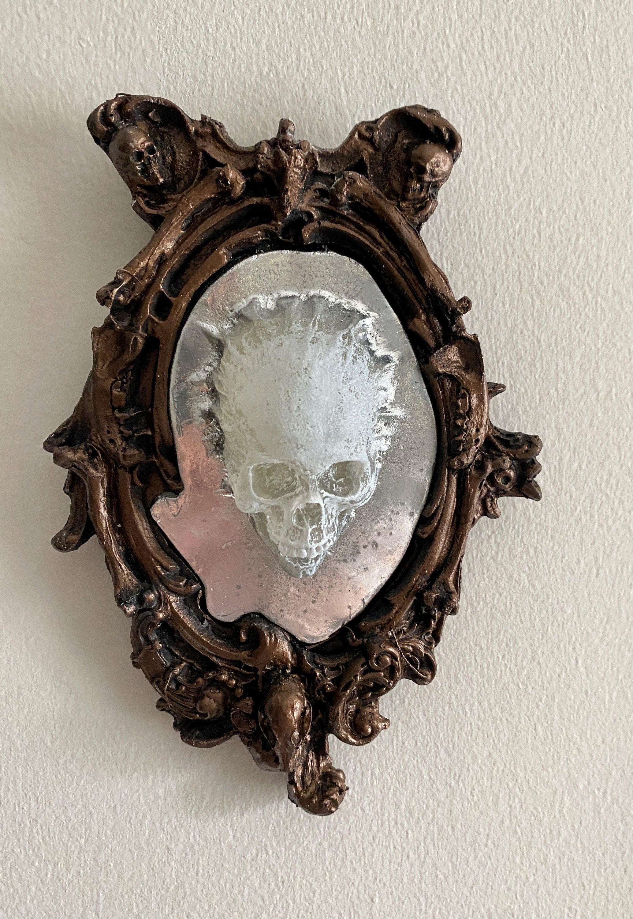Spectral Skull Wall Plaque, White Version, Resin | Victorian Gothic Haunted Wall Art |Ghost Skull in Mirror for Halloween, Spooky Home Decor
