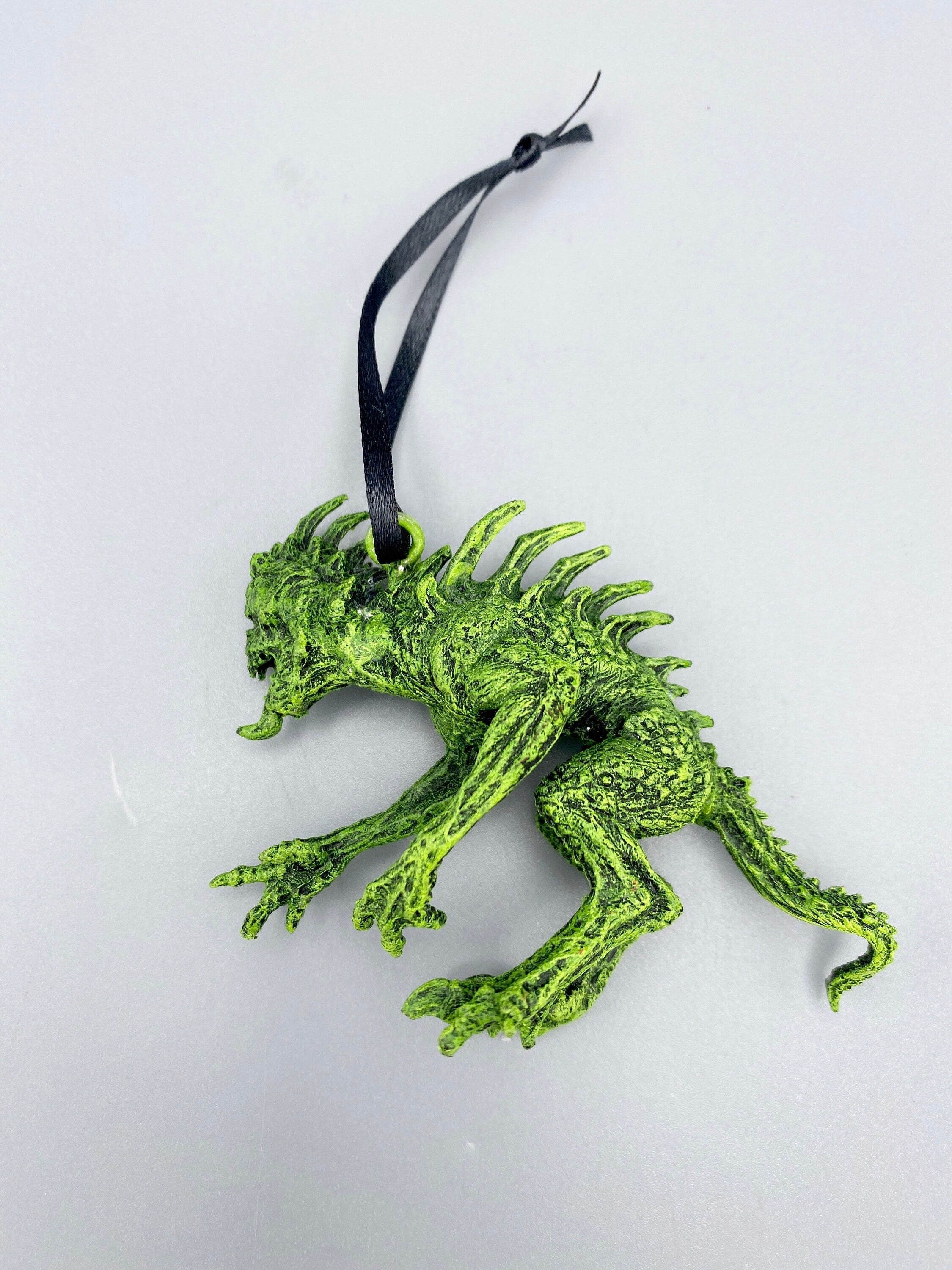 Chupacabra Ornament, Hand Painted Resin Sculpture |Cryptozoology Creature Figurine |Urban Legend Chupacabra Monster, Horror Ornament