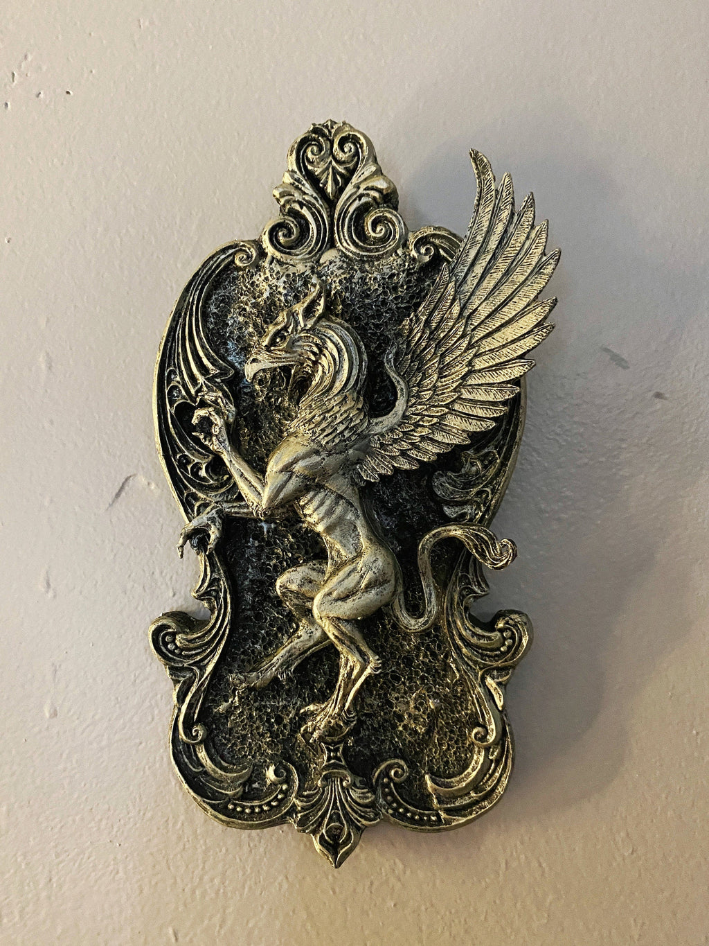 Medieval Griffin Wall Plaque, Hand Painted Resin | Fantasy Creature Wall Art | Classical Gryphon Plaque for Gothic Fantasy Home Decor