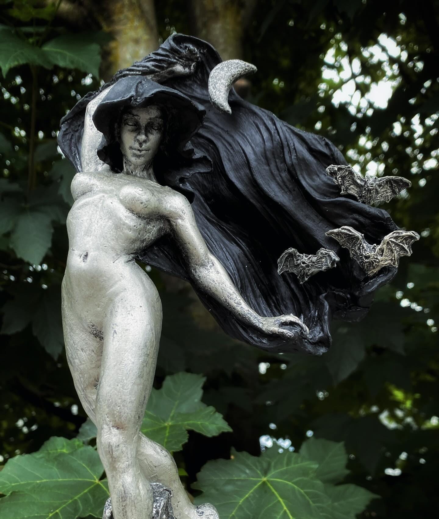 Nyx, the Goddess of the Night Statue| Mythological Deities Figurine | Myths and Legends Character| Mythic Altar Statue for Gothic Home Decor