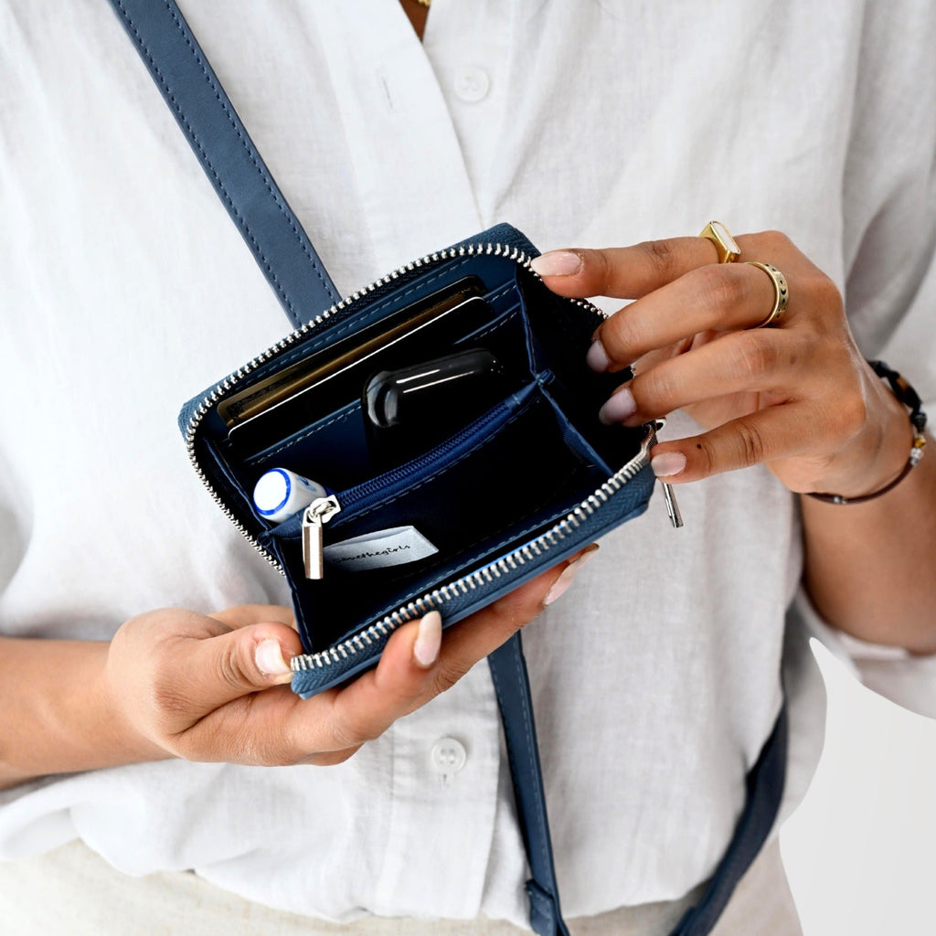 Clip & Go Strap w/Pouch Brushed Vegan Leather