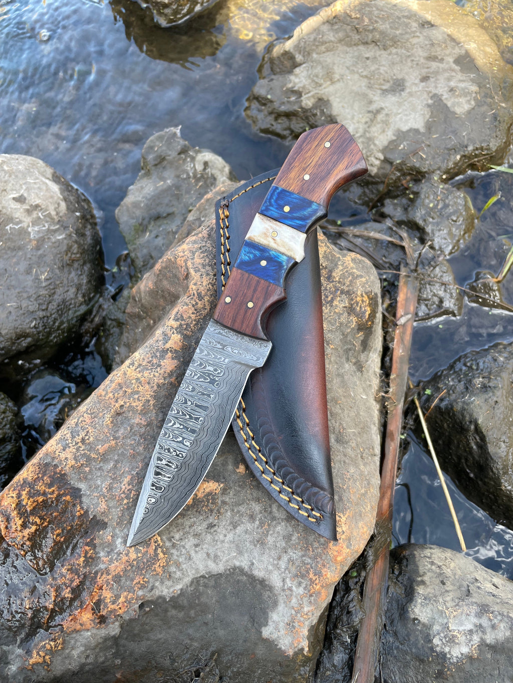 Handmade High Carbon Damascus Steel Hunting Knife/leather sheath, finger grooves TK-031