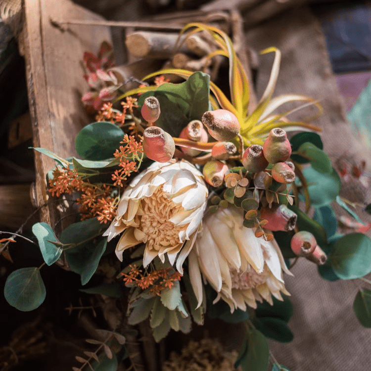 Mountian Oriole Autumn Art King Protea Bouquet