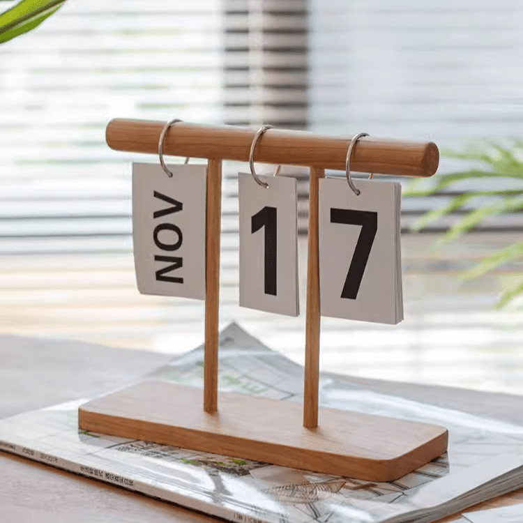 Page-Flipping Wooden Desktop Calendar