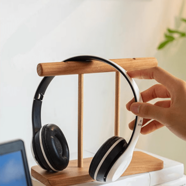 Page-Flipping Wooden Desktop Calendar
