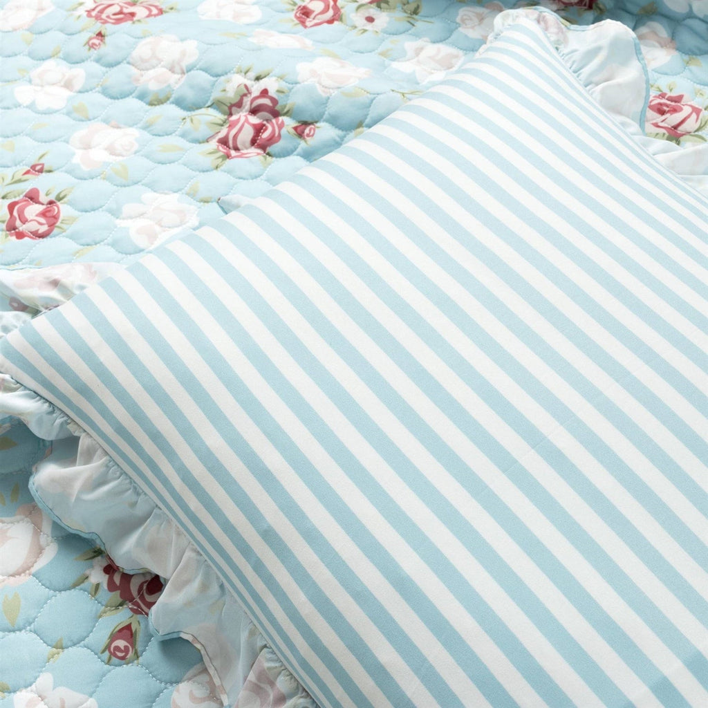 Full/Queen size Vintage Rose Ruffle Edge Light Quilt Set in Blue White and Pink